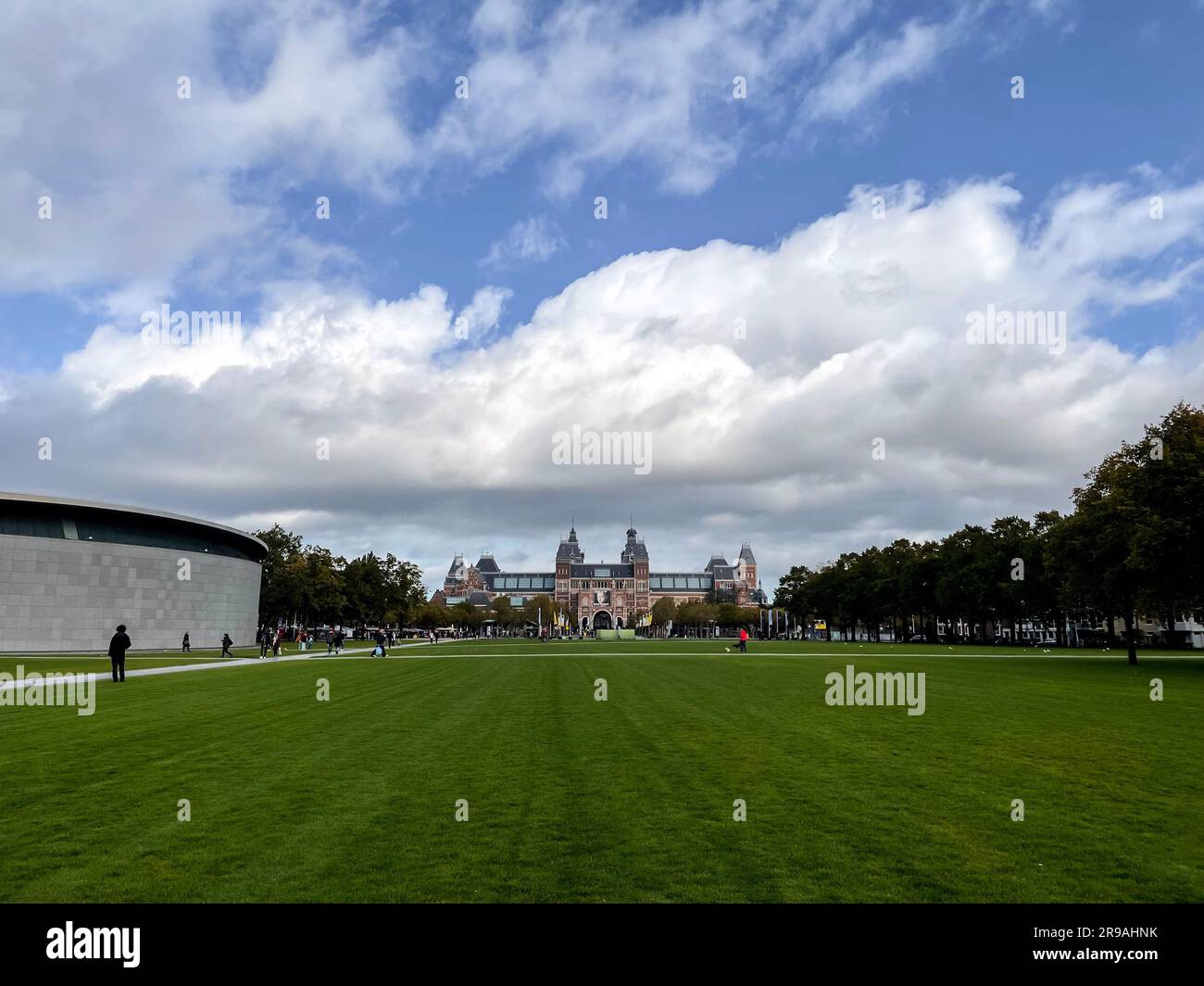 Außenansicht des Rijksmuseums oder des Holländischen Nationalmuseums. Das Museum befindet sich am Museumsplatz im Stadtteil Amsterdam Süd. Stockfoto