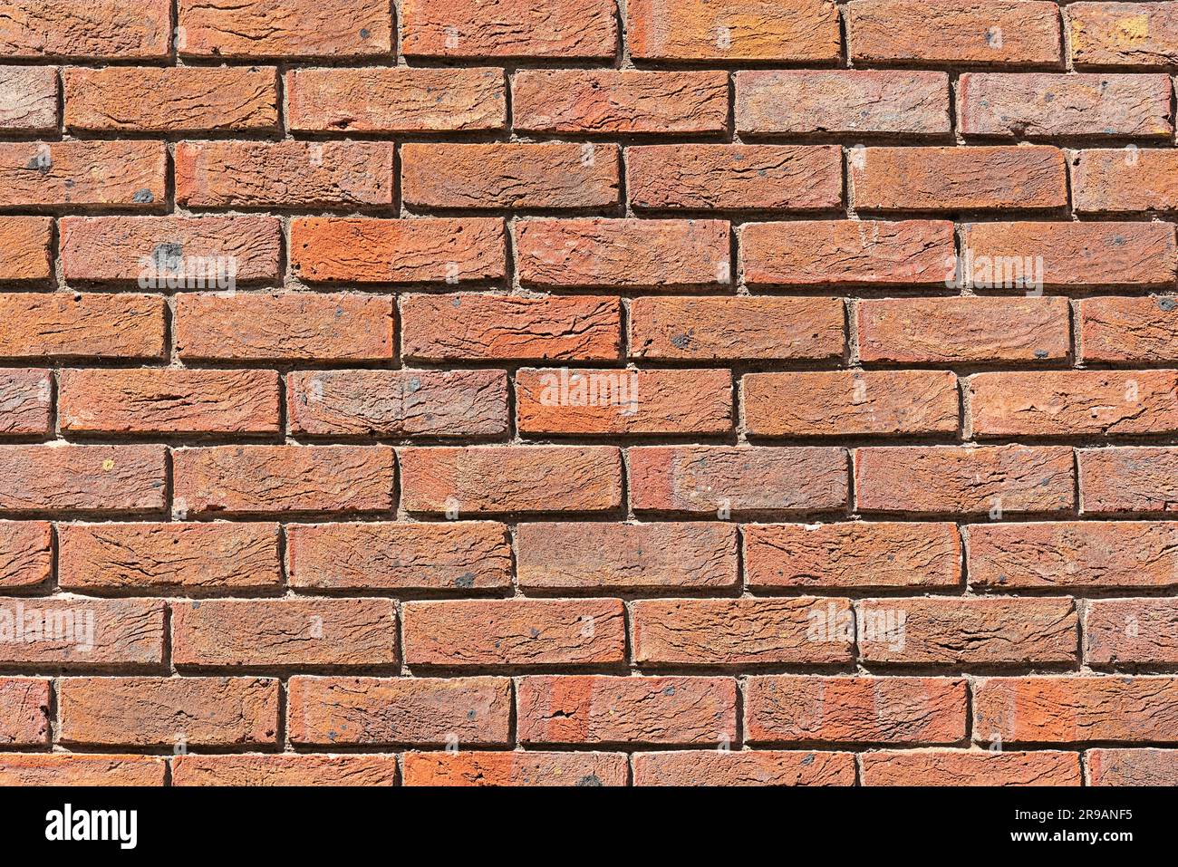 Hintergrund einer normalen roten Backsteinmauer Stockfoto