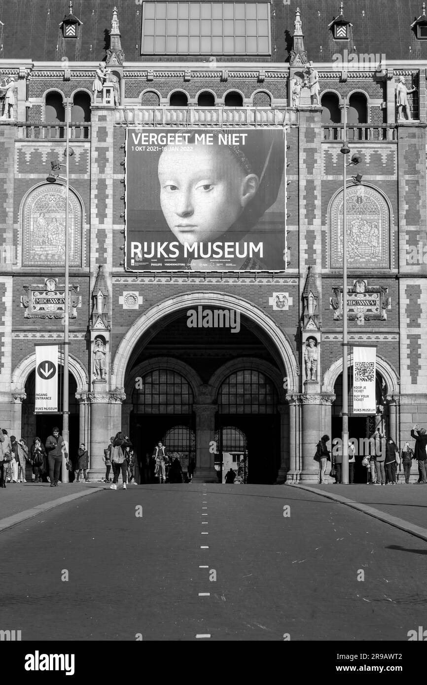 Amsterdam, Niederlande - 12. Oktober 2021: Außenansicht des Rijksmuseums oder des Niederländischen Nationalmuseums. Das Museum befindet sich am Museumsplatz i Stockfoto