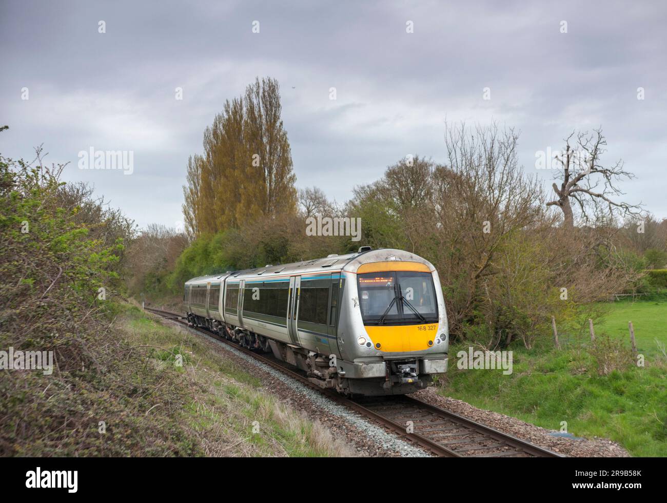 Chiltern Railways Klasse 168 turbostar Zug 168327 auf der einspurigen Prinzen Risborourgh zur Aylesbury Eisenbahnlinie Stockfoto