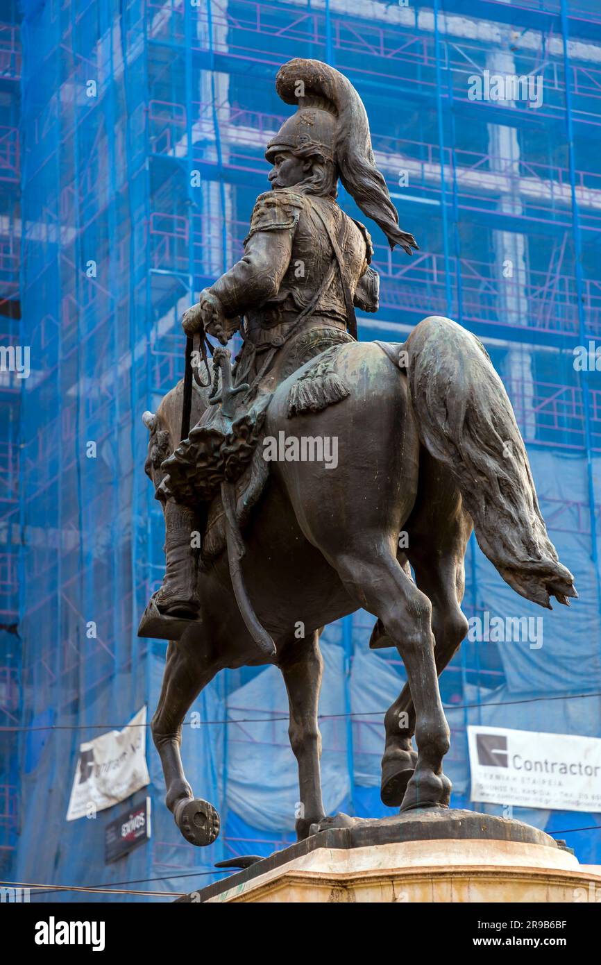 Athen, Griechenland - 27. November 2021: Außenansicht des Alten Parlamentsgebäudes, des heutigen Nationalhistorischen Museums von Griechenland, auf dem Kolokotronis-Platz, Stockfoto