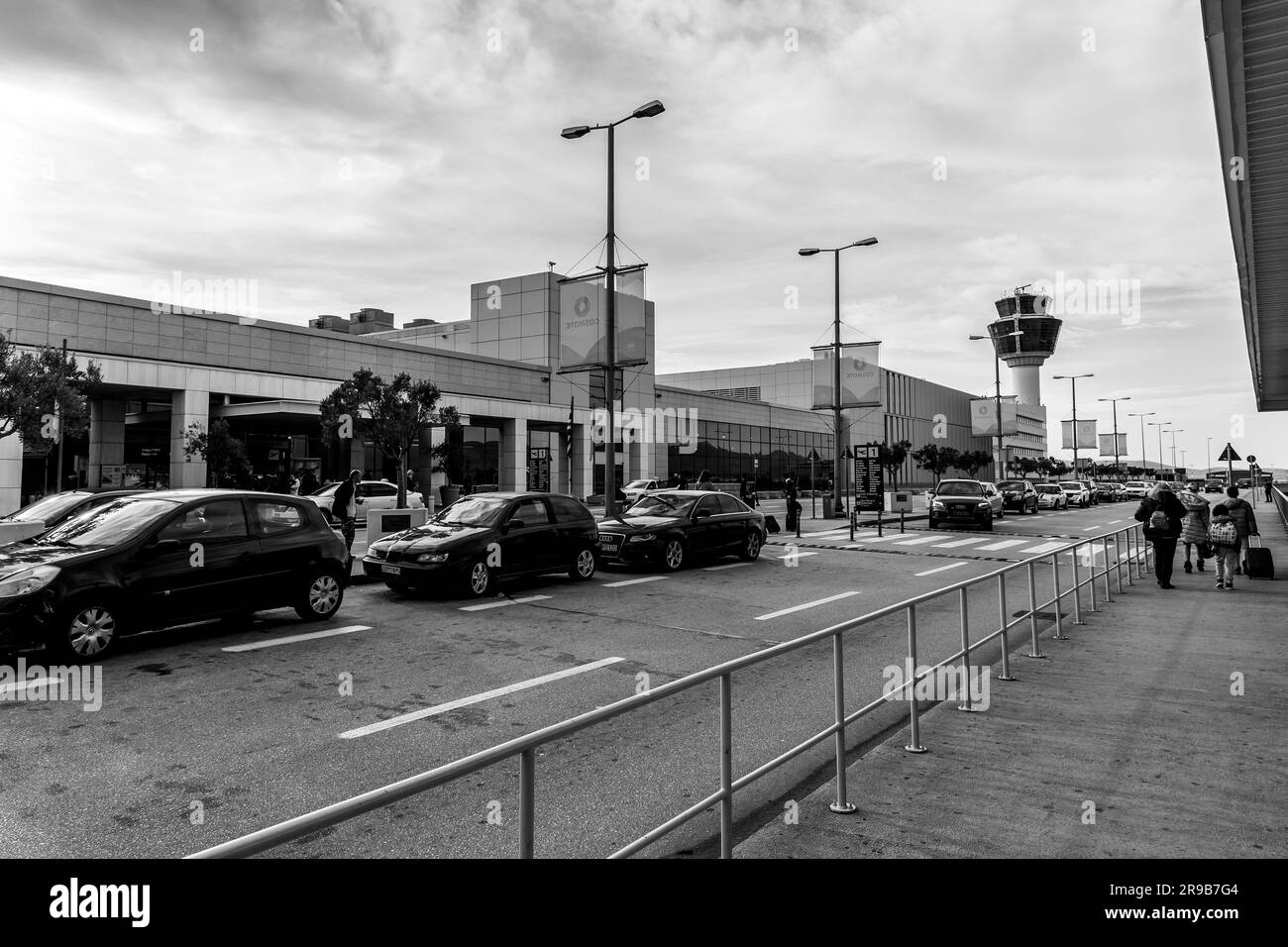 Athen, Griechenland - 27. November 2021: Internationaler Flughafen Athen Eleftherios Venizelos ist der größte internationale Flughafen Griechenlands und bedient die Stadt A. Stockfoto