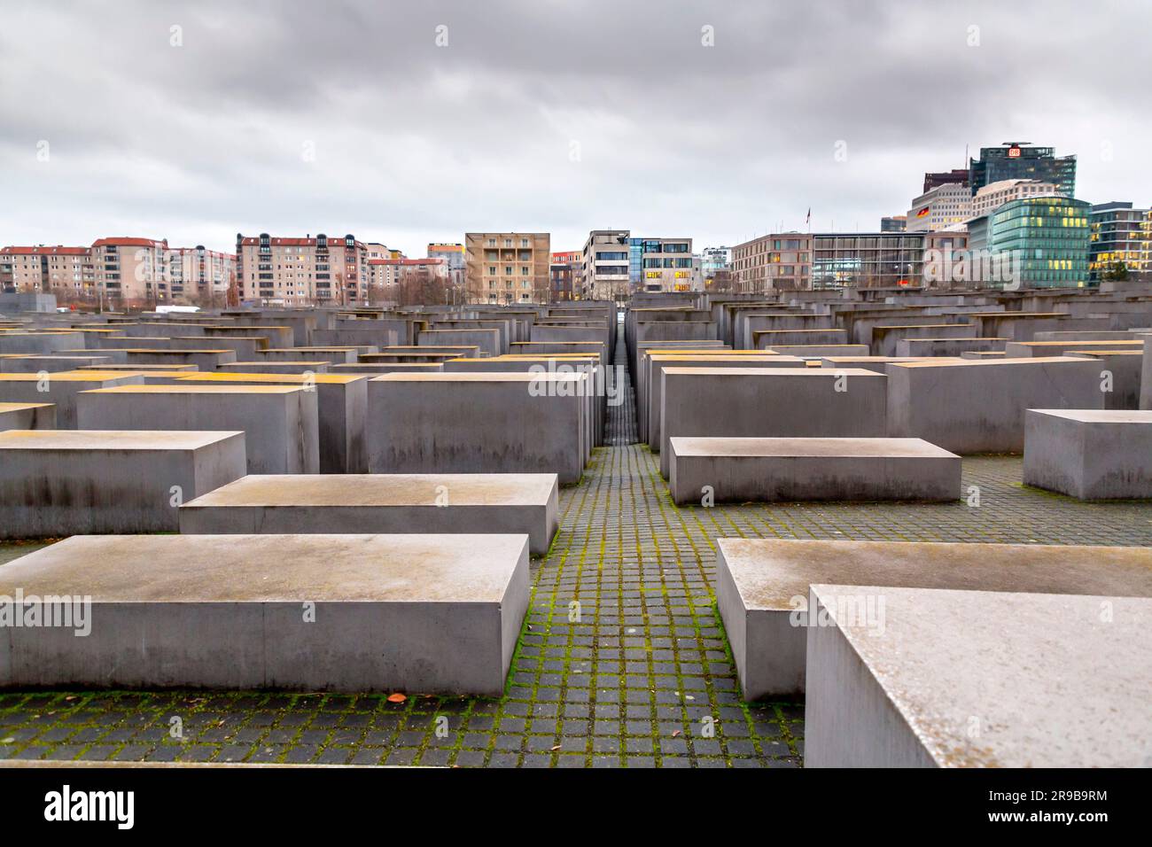 Berlin, Deutschland - 15. DEZ. 2021: Das Holocaust-Mahnmal ist eine Gedenkstätte in Berlin für die jüdischen Opfer des Holocaust, entworfen vom Architekten Peter Eise Stockfoto