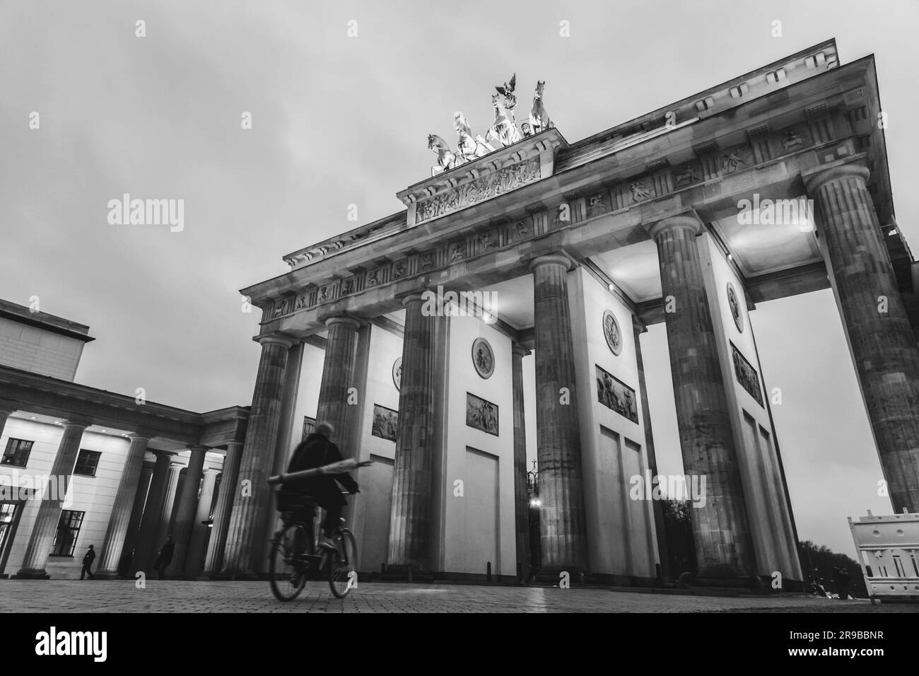 Das berühmte Wahrzeichen des Brandenburger Tors oder Brandenburger Tors in Berlin, der deutschen Hauptstadt. Stockfoto