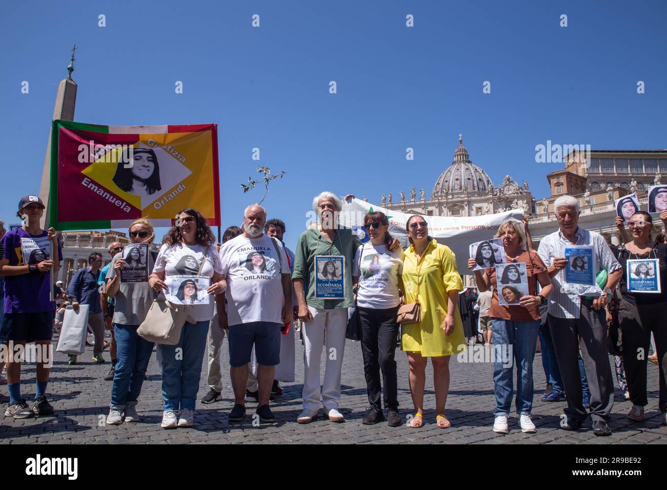 Rom, Italien. 25. Juni 2023. Pietro Orlandi wartet auf Papst Franziskus Angelus in St. Peter's Square in Rome (Foto von Matteo Nardone/Pacific Press/Sipa USA) Kredit: SIPA USA/Alamy Live News Stockfoto