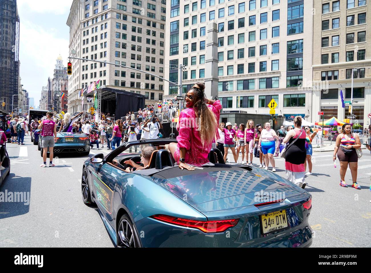 New York, New York, USA. 25. Juni 2023. Yasmin Benoit während der 2023 NY Pride Parade, die an der Fifth Avenue in New York City stattfindet, Donnerstag, 15. Juni 2023. Kredit: Jennifer Graylock/Alamy Live News Stockfoto