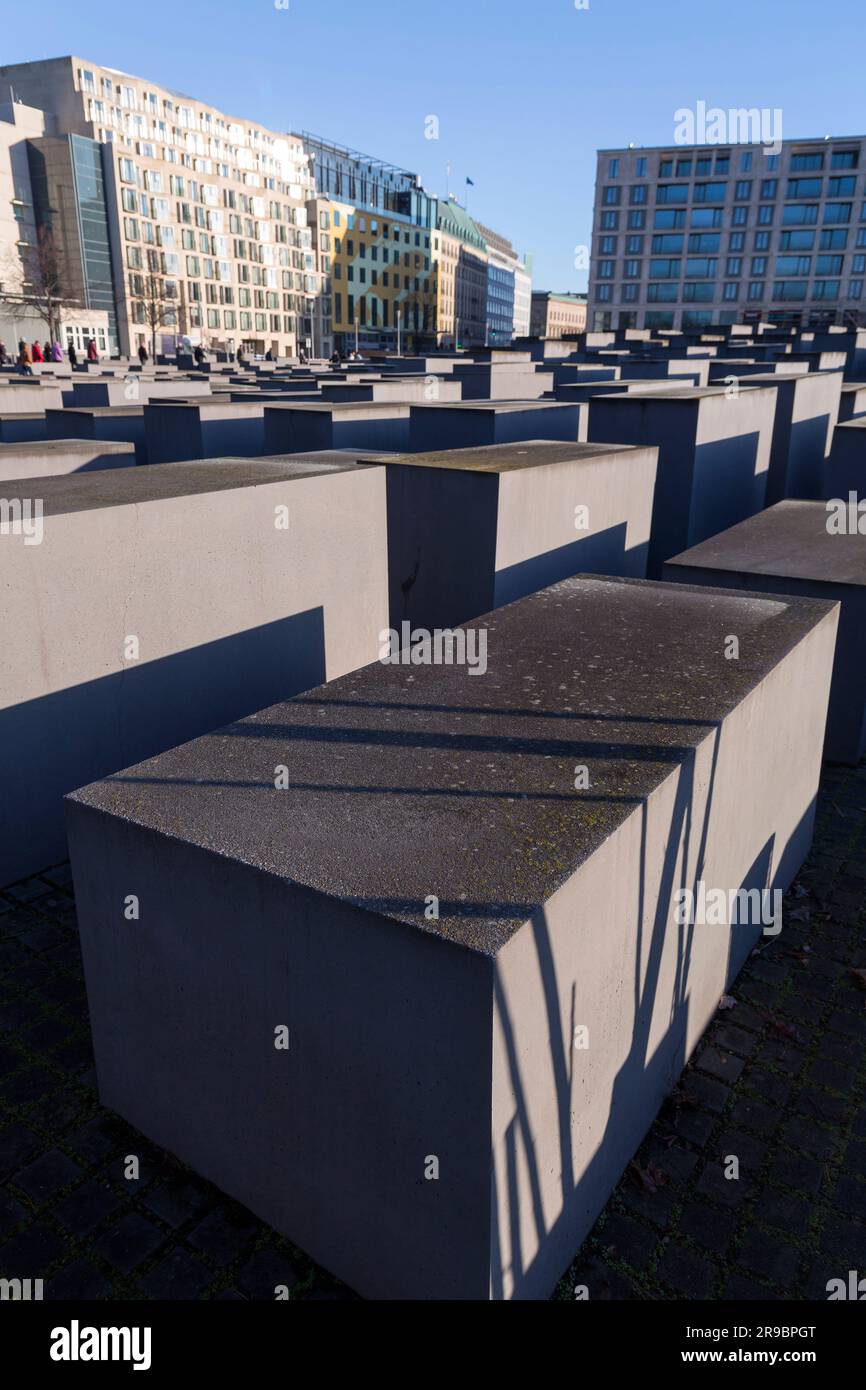 Berlin, Deutschland - 20. DEZ. 2021: Das Holocaust-Mahnmal ist eine Gedenkstätte in Berlin für die jüdischen Opfer des Holocaust, entworfen vom Architekten Peter Eise Stockfoto