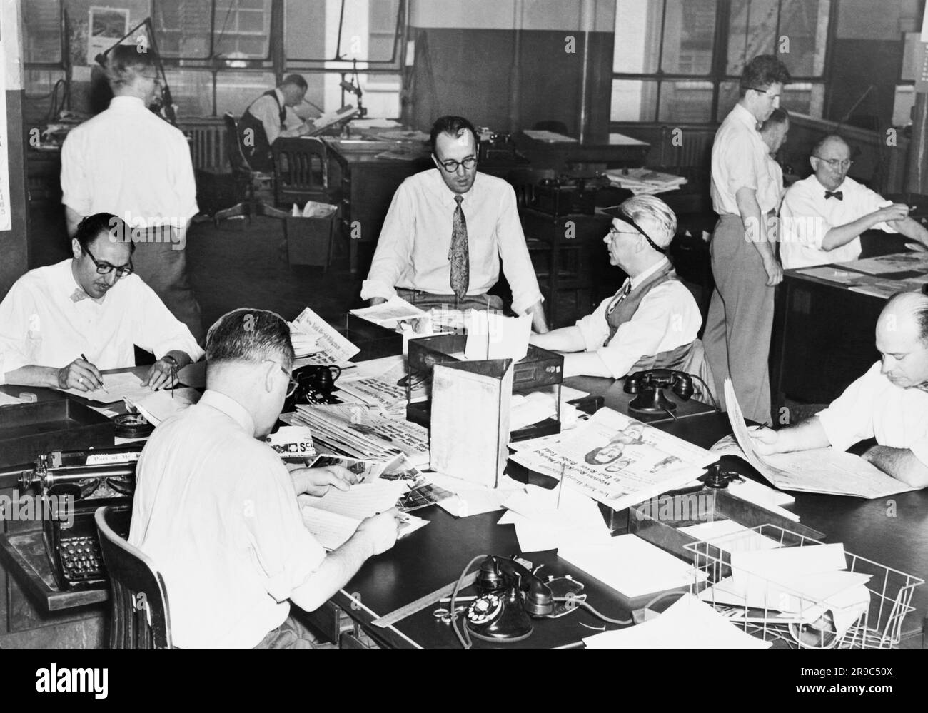 New York, New York: 12. Mai 1949 Redaktion Einer Zeitung in der Redaktion. Stockfoto