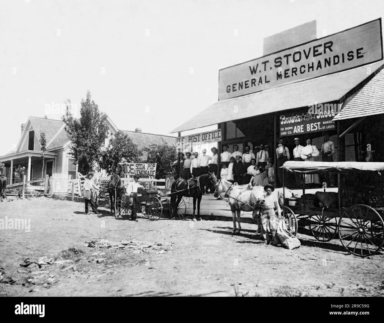 Elbridge, Tennessee: 1885 die W.T. Stover General Merchandise Store und USA Postamt in Elbridge, Tennessee. Stockfoto
