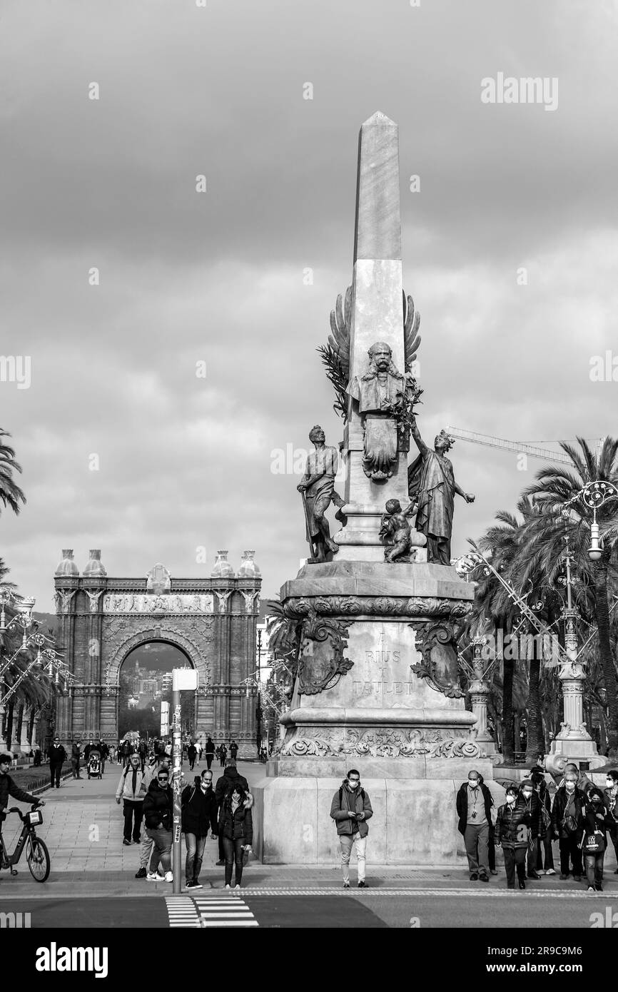 Barcelona, Spanien - 10. Februar 2022: Passeig de Lluis Companys ist eine Promenade in den Stadtteilen Ciutat Vella und Eixample in Barcelona, Katalonien, Spa Stockfoto