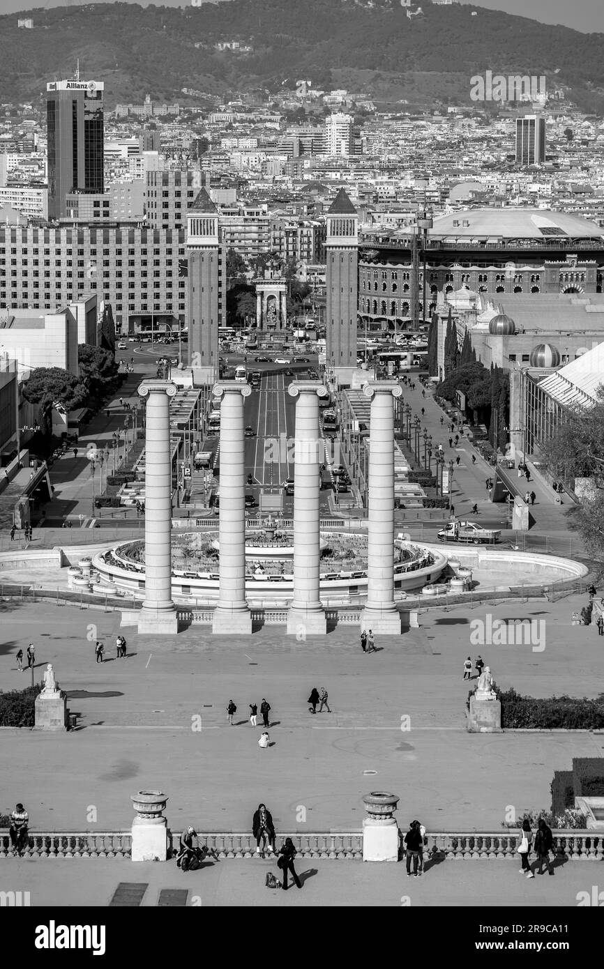 Barcelona, Spanien - 11. FEBRUAR 2022: Der Placa d'Espanya ist einer der wichtigsten Plätze Barcelonas, erbaut für die Barcelona International Exposition 1929. Stockfoto