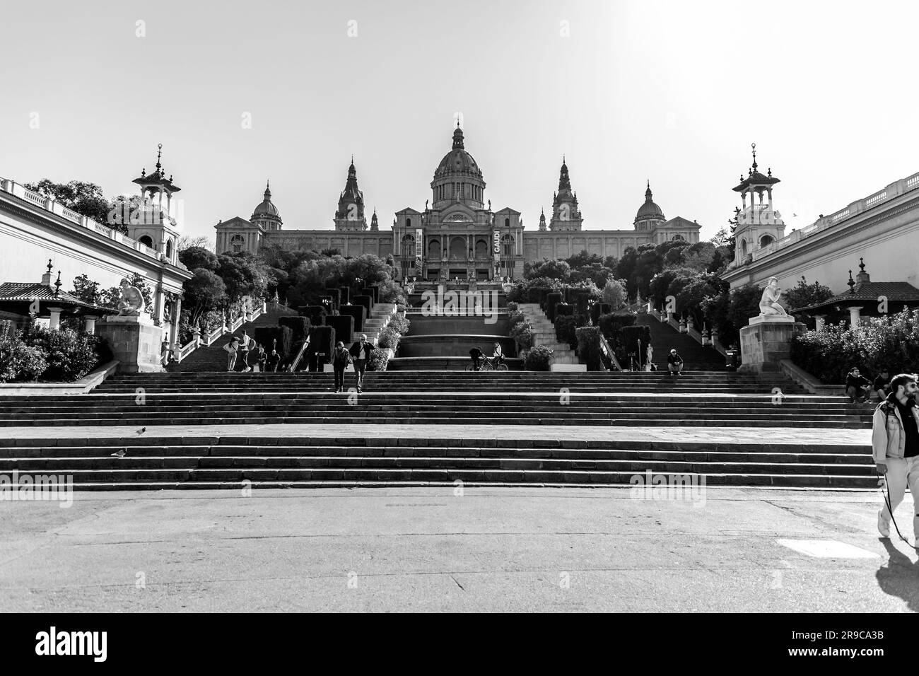 Barcelona, Spanien - 11. FEBRUAR 2022: Das Palau Nacional ist ein Gebäude auf dem Hügel von Montjuic in Barcelona. Es war der Hauptstandort des 1929 International Stockfoto