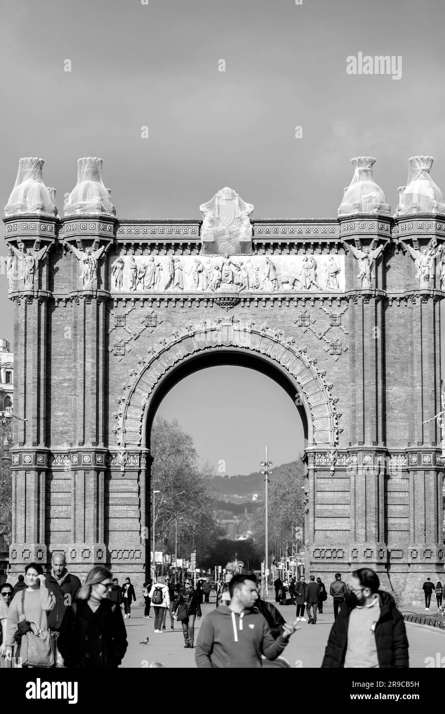 Barcelona, Spanien - 10. Februar 2022: Triumphbogen oder Triumphbogen in Katalanisch, erbaut von Josep Vilaseca i Casanovas als Hauptzugang für Stockfoto