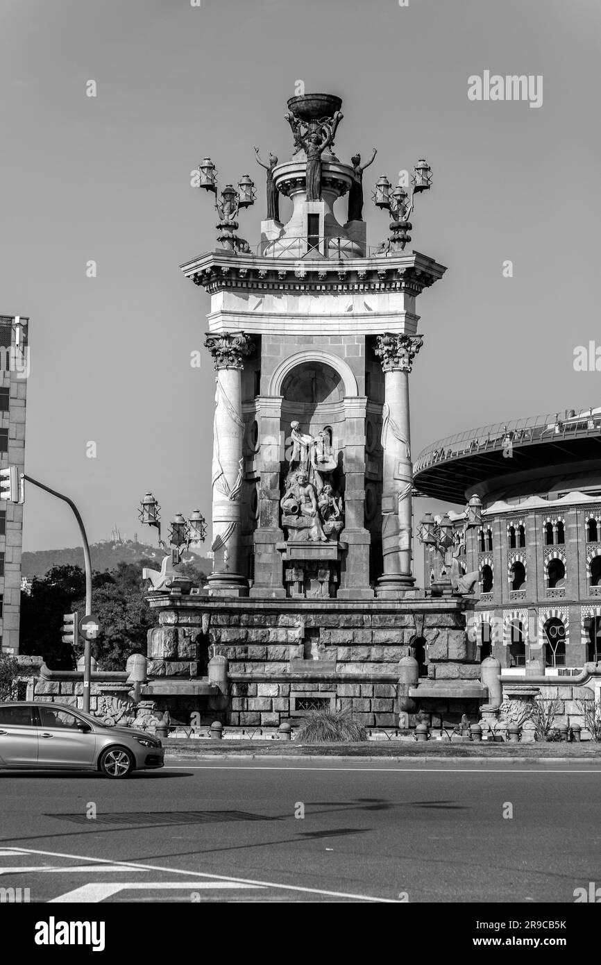 Barcelona, Spanien - 11. FEBRUAR 2022: Der Placa d'Espanya ist einer der wichtigsten Plätze Barcelonas, erbaut für die Barcelona International Exposition 1929. Stockfoto