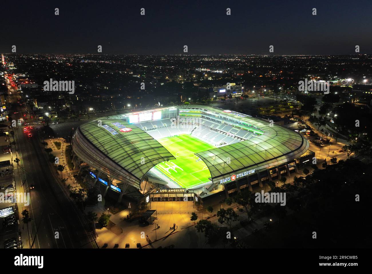Ein allgemeiner Blick aus der Vogelperspektive auf das BMO Stadium und die Skyline der Innenstadt, Sonntag, 25. Juni 2023, in Los Angeles. Stockfoto