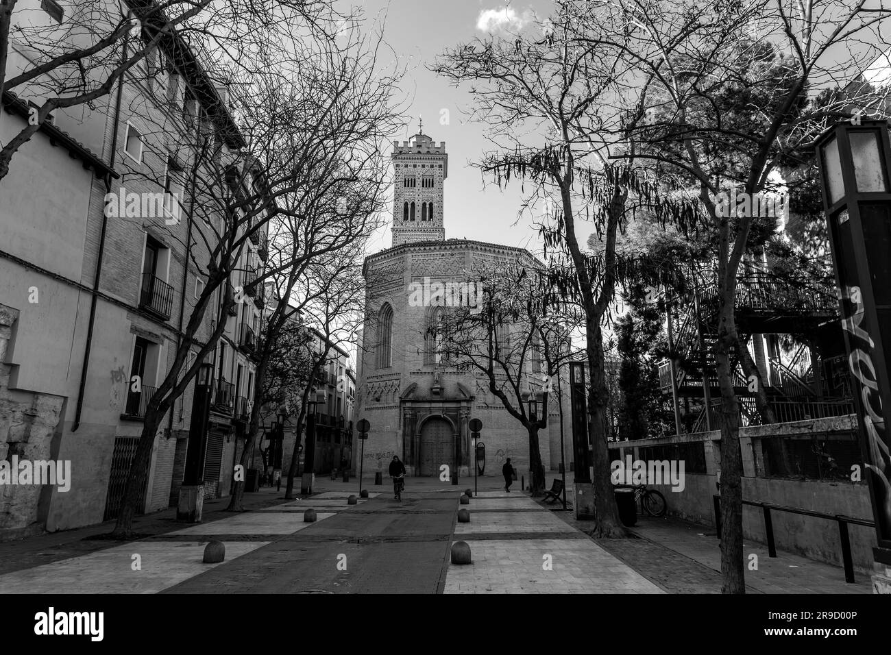 Saragossa, Spanien - 14. Februar 2022: Santa Maria Magdalena ist eine Kirche in Saragossa, Spanien, erbaut im 14. Jahrhundert im Mudejar-Stil. Stockfoto