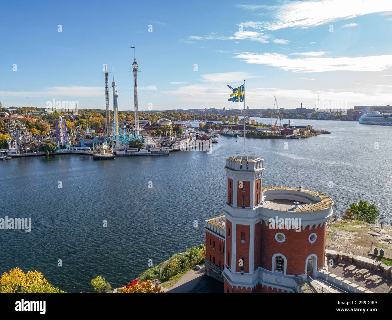 Blick auf den Vergnügungspark Grona Lund mit Karussells und Ausflügen auf der Insel Djurgarden Stockholm Schweden. Stockfoto