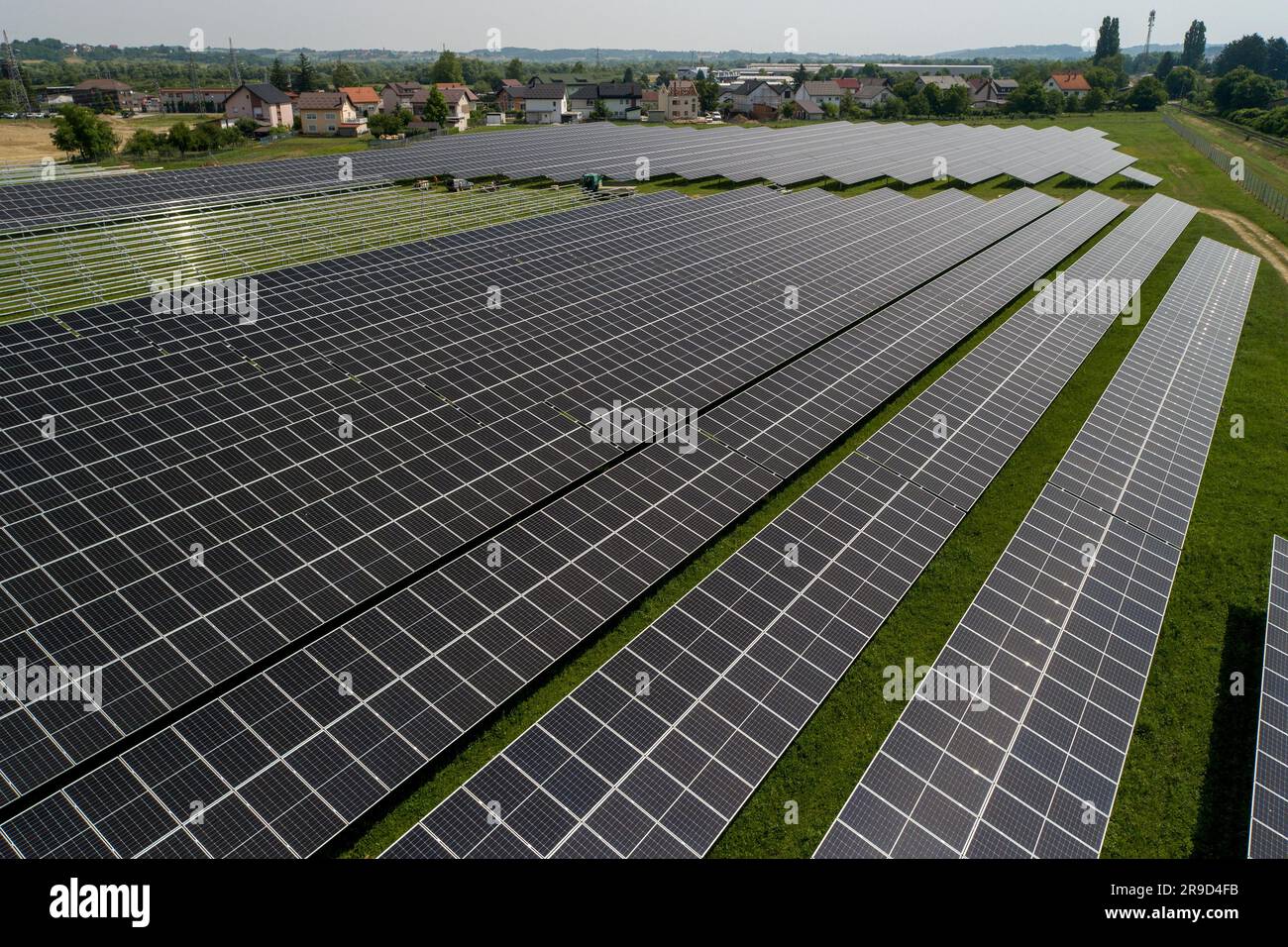 Ivanec, Hrvatska. 21. Juni 2023. Luftaufnahme von Solarkraftwerken. Das Unternehmen der Solida 