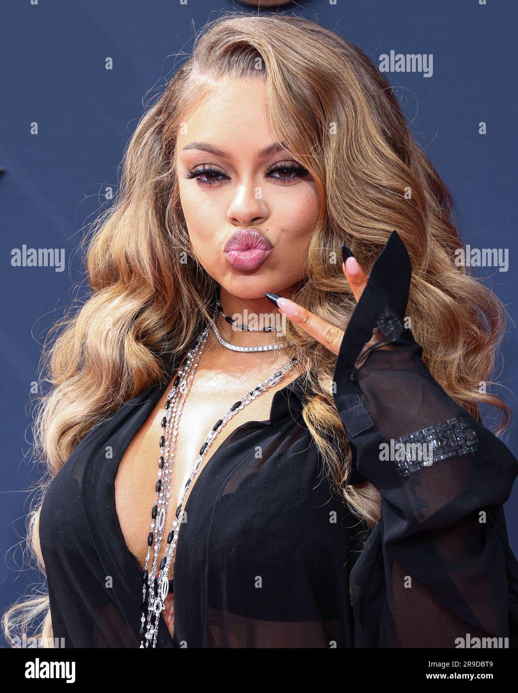 LOS ANGELES, KALIFORNIEN, USA – JUNI 25: Der amerikanische Rapper und Sänger Latto (Alyssa Michelle Stephens) trifft bei den BET Awards 2023 im Microsoft Theater in L.A. ein Live am 25. Juni 2023 in Los Angeles, Kalifornien, USA. (Foto von Xavier Collin/Image Press Agency) Stockfoto