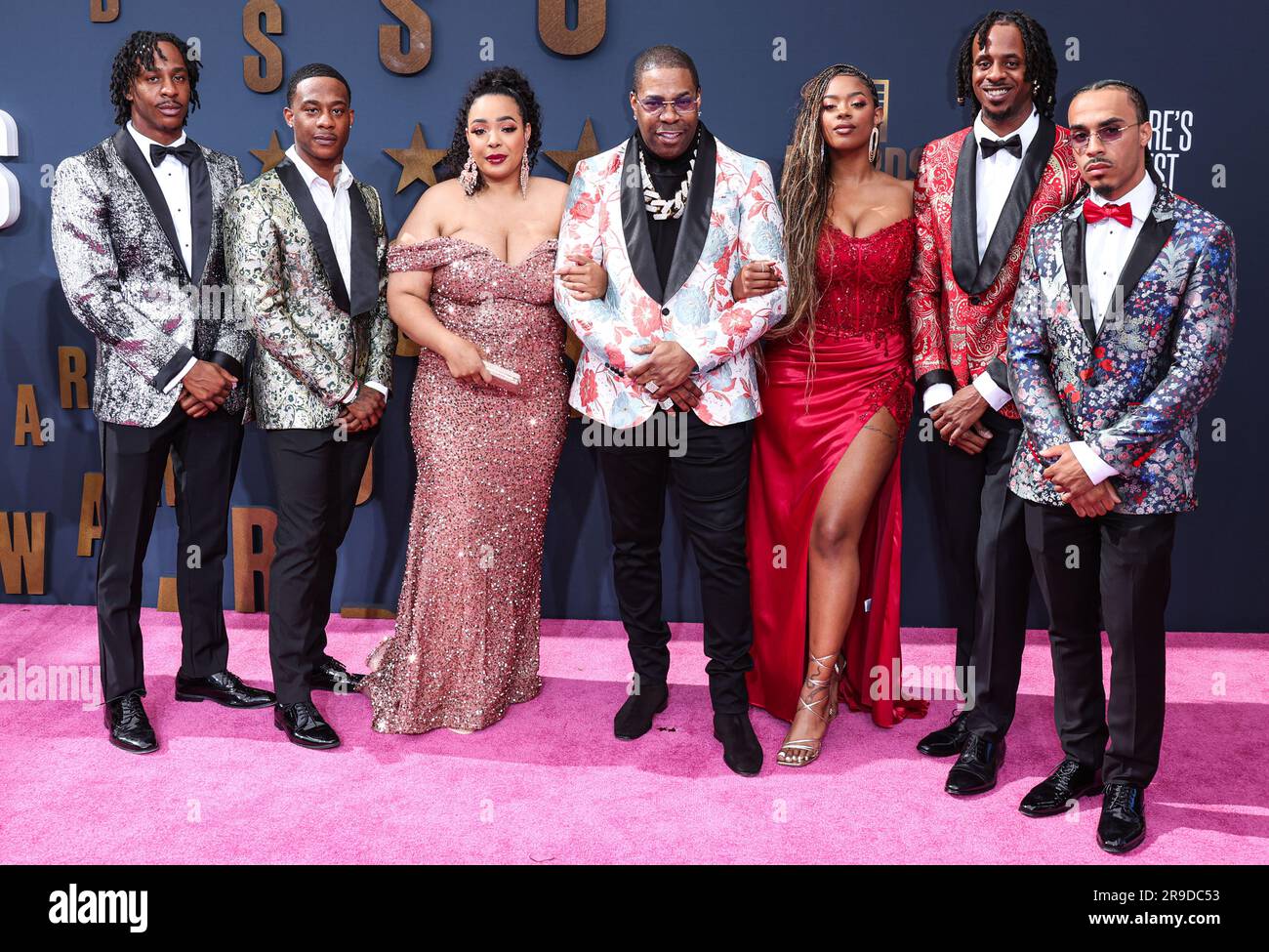 Los Angeles, Usa. 25. Juni 2023. LOS ANGELES, KALIFORNIEN, USA - JUNI 25: Trillian Wood-Smith, T'Khi Wood-Smith, Mariah Smith, Busta Rhymes, Cacie Smith, T'ziah Wood-Smith und Trevor Smith nehmen an den BET Awards 2023 im Microsoft Theater in L.A. Teil Live am 25. Juni 2023 in Los Angeles, Kalifornien, USA. (Foto: Xavier Collin/Image Press Agency) Kredit: Image Press Agency/Alamy Live News Stockfoto