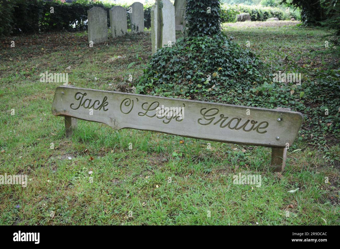 Das Grab von Jack O'Legs in der Holy Trinity Church, Weston, Hertfordshire. Er wurde Jack O'Legs genannt, wegen seiner langen Beine und seiner großen Größe. Er Stockfoto