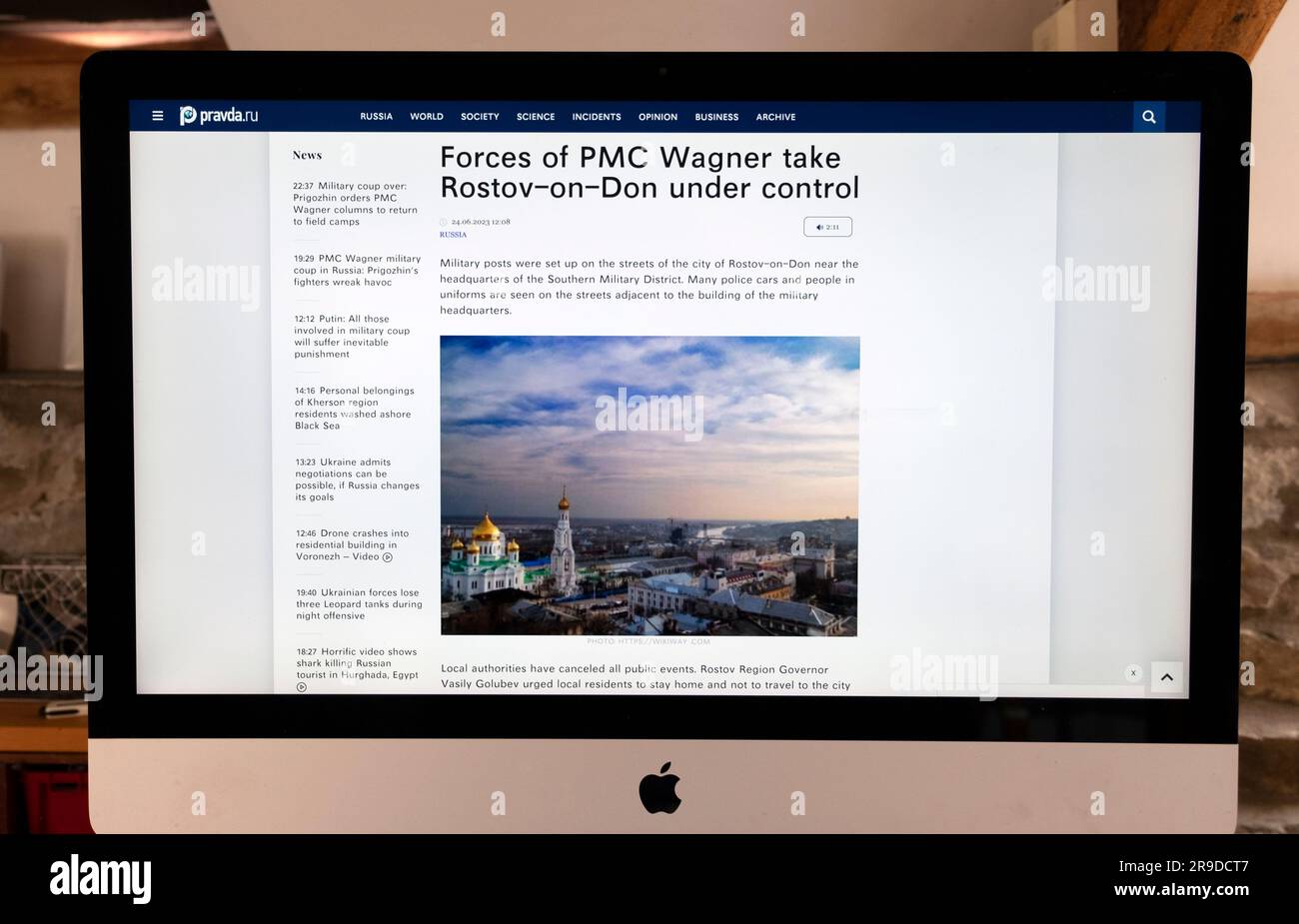 "Kräfte des PMC Wagner nehmen Rostow am Don unter Kontrolle" Screenshot der Prawda-News-Website Wladimir Putin Wolodymyr Zelenskiij 24. Juni 2023 Stockfoto