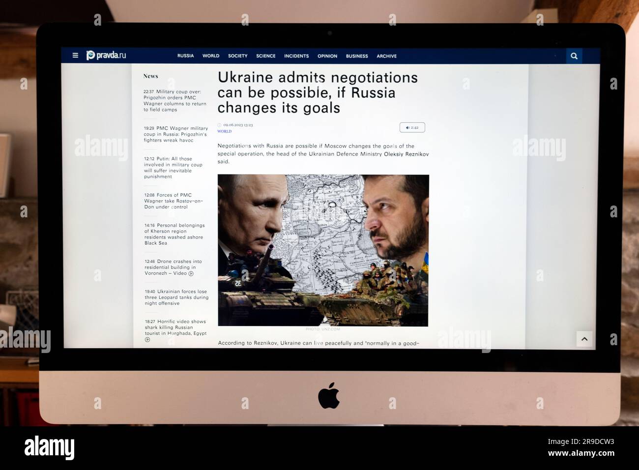 "Die Ukraine gibt zu, dass Verhandlungen möglich sein können, wenn Russland seine Ziele ändert", Screenshot der Pravda-Website der Zeitung Wladimir Putin Wolodymyr Zelenskiy 2023 Stockfoto