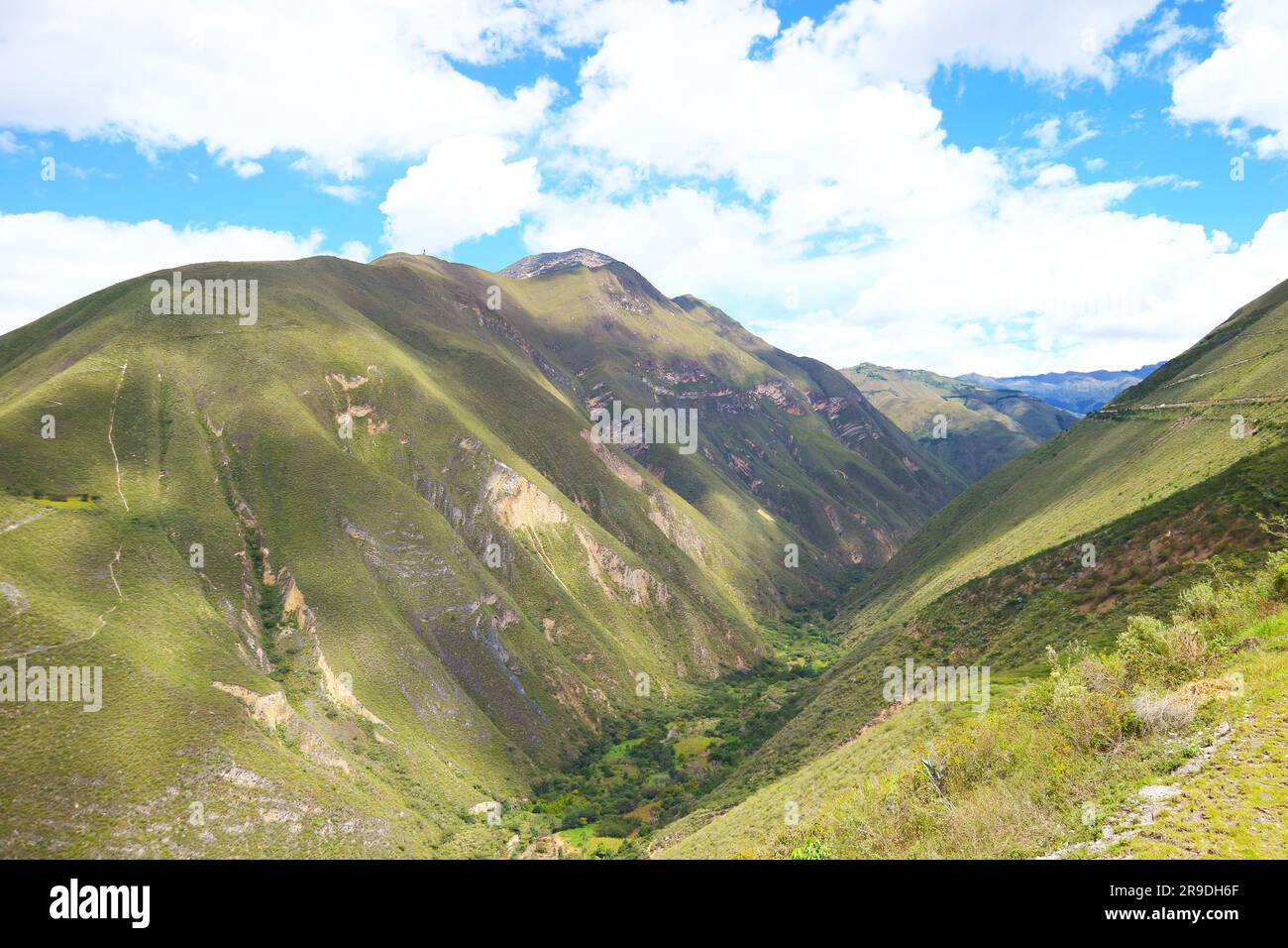 Beeindruckender Blick aus der Vogelperspektive auf das Hochland der Amazonas-Region in Nord-Peru, Südamerika Stockfoto