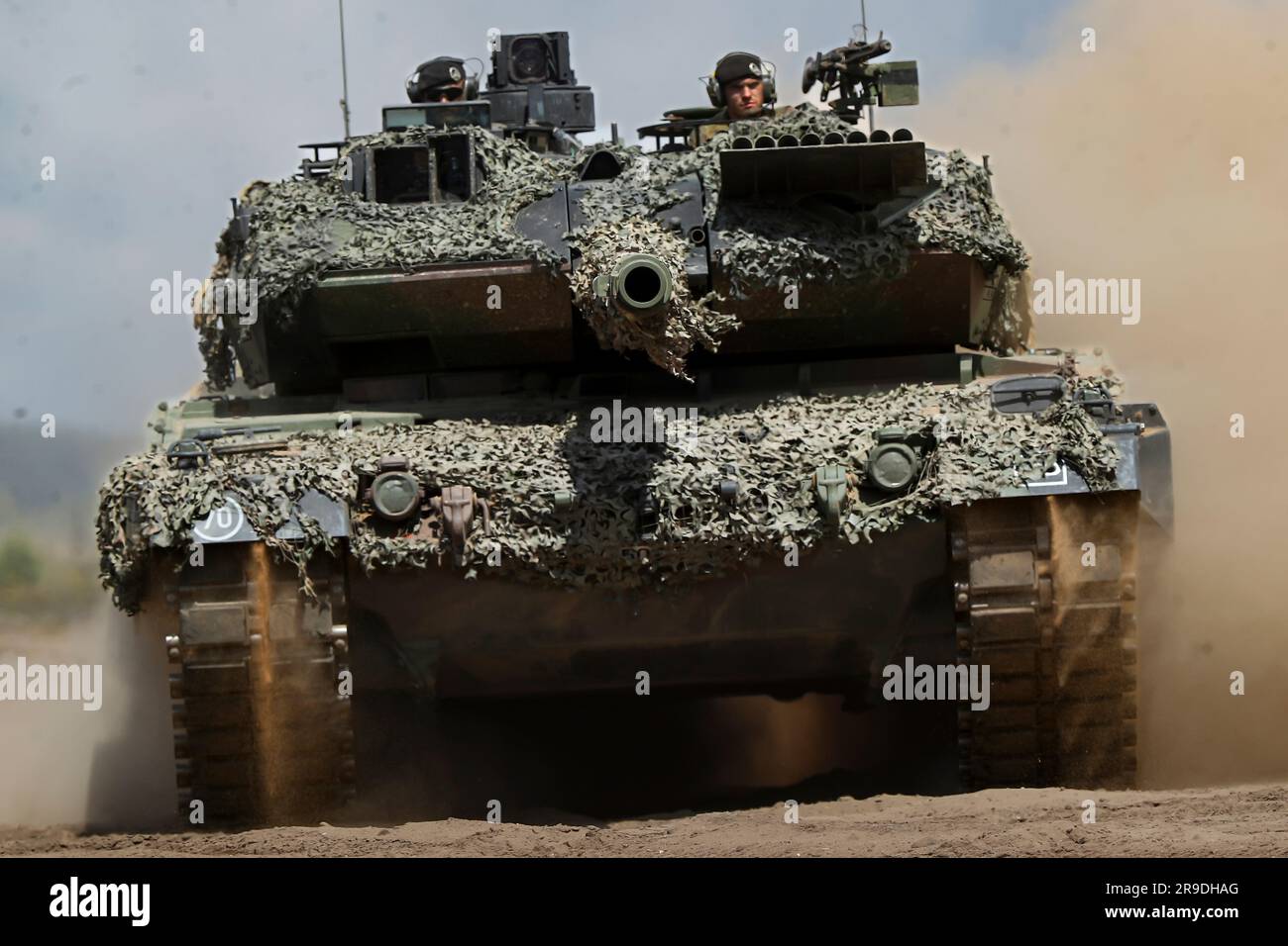 A Germany army Main battle tank Leopard 2A6 takes part in the ...