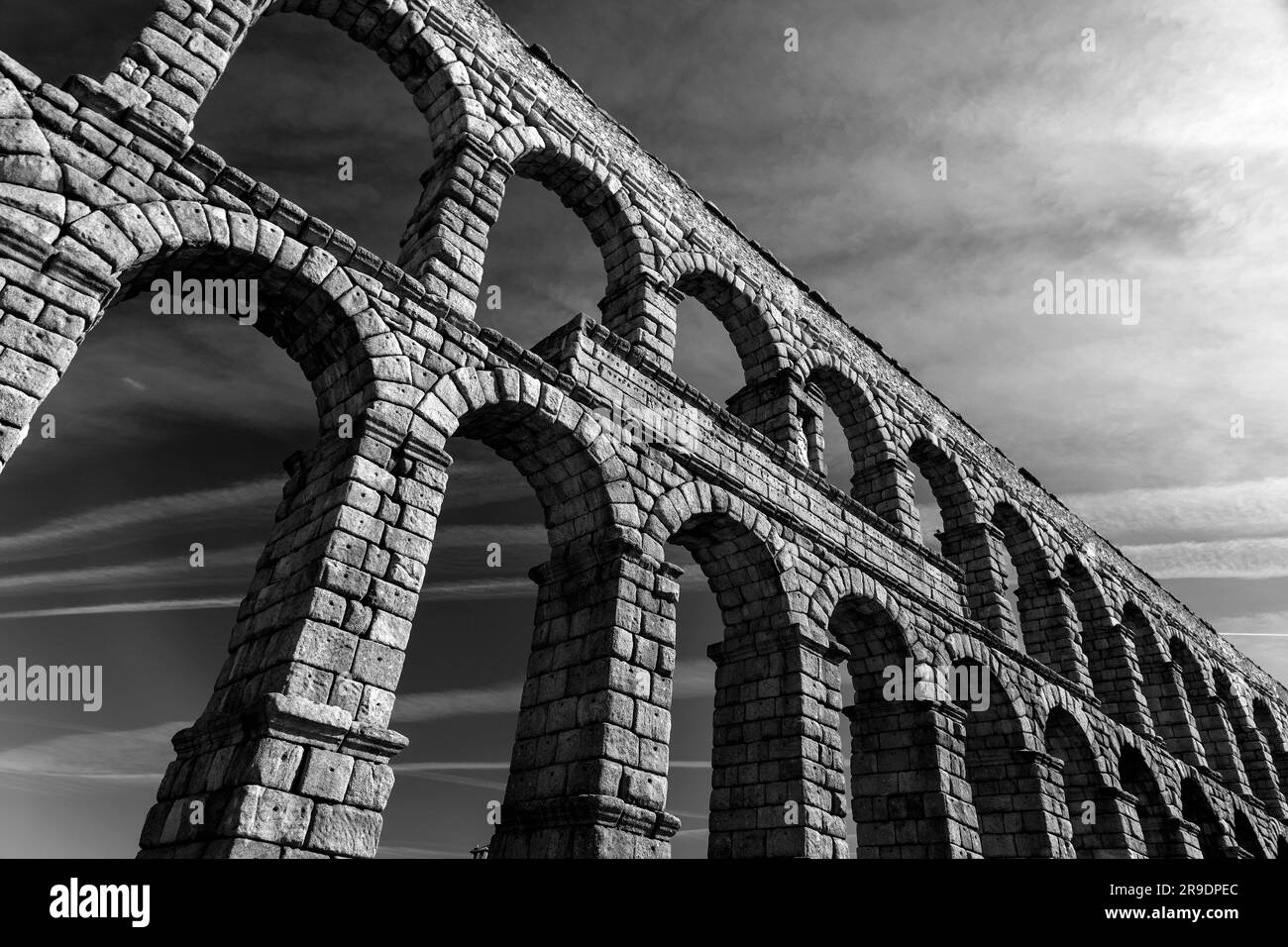 Das antike römische Aquädukt von Segovia, eines der am besten erhaltenen erhöhten römischen Aquädukte und das wichtigste Symbol von Segovia. Stockfoto