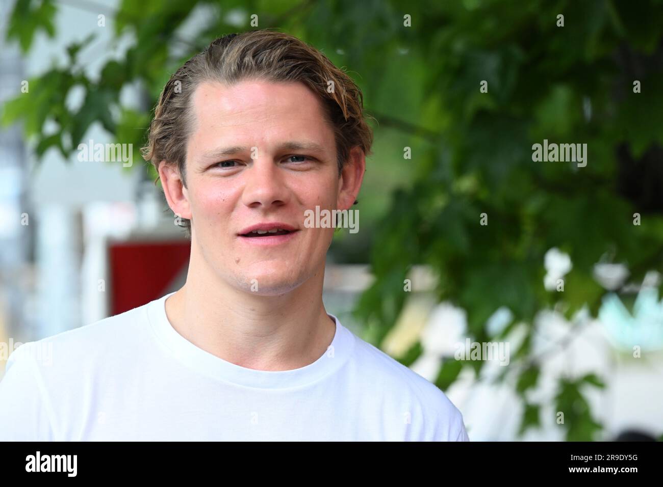 München, Deutschland. 26. Juni 2023. Schauspieler Max von der Groeben feiert beim FFF-Presseessen des Film Fernsehfonds Bayern als Teil des Filmfestes München im Amari Kantine & Bar im Kunstlabor Credit: Felix Hörhager/dpa/Alamy Live News Stockfoto