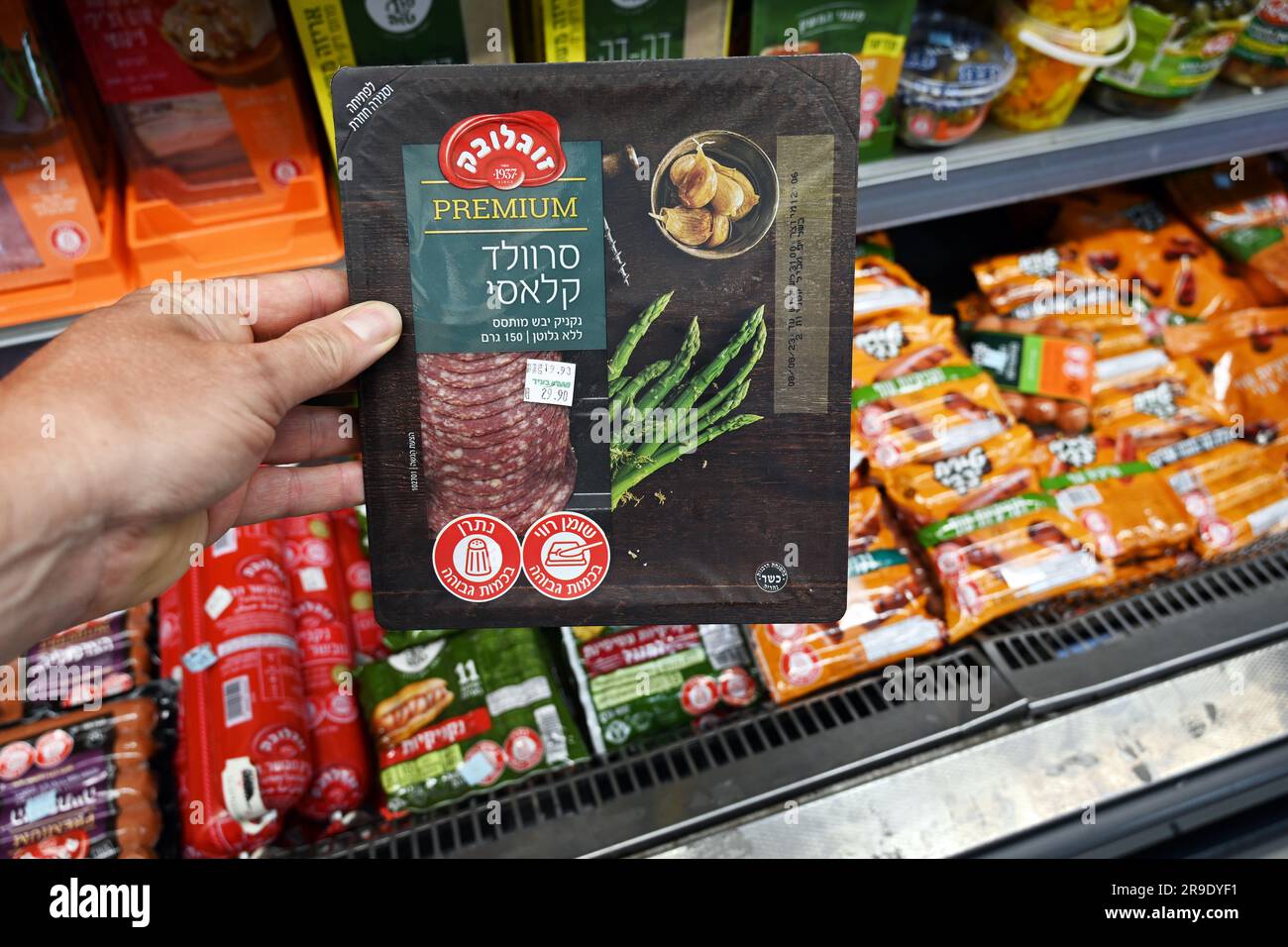 Verpackte Fertigfleischprodukte in einem Geschäft Stockfoto