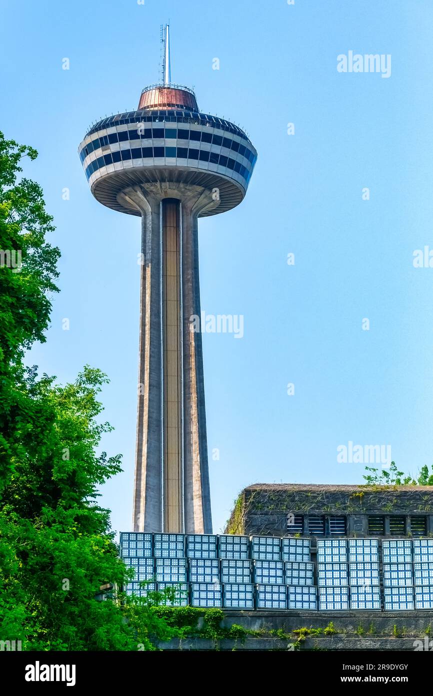 Niagarafälle, Ontario, Kanada - 17. Juni 2023: Außenarchitektur des Skylon Tower Stockfoto