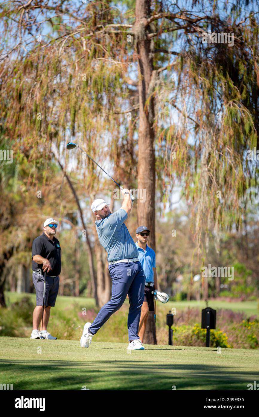 Abschlag im Quail Creek Country Club in Naples, Florida, USA Stockfoto