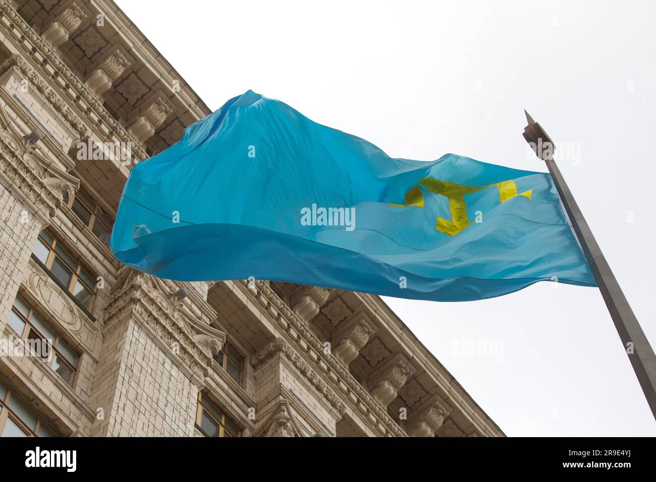 Nicht exklusiv: KIEW, UKRAINE - 26. JUNI 2023 - die Krim-Tatar-Flagge ...