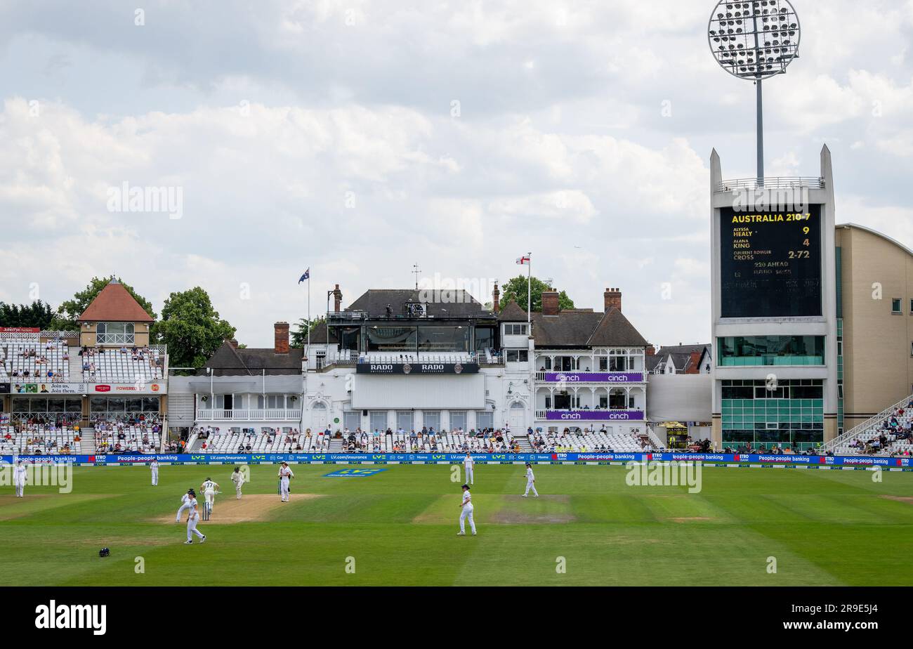 Allgemeiner Blick auf die Trent Bridge mit Kapitän Alyssa Healy und Alana King, die am vierten Tag des Frauen-Ashes-Tests 2023 für Australien gegen England antreten Stockfoto