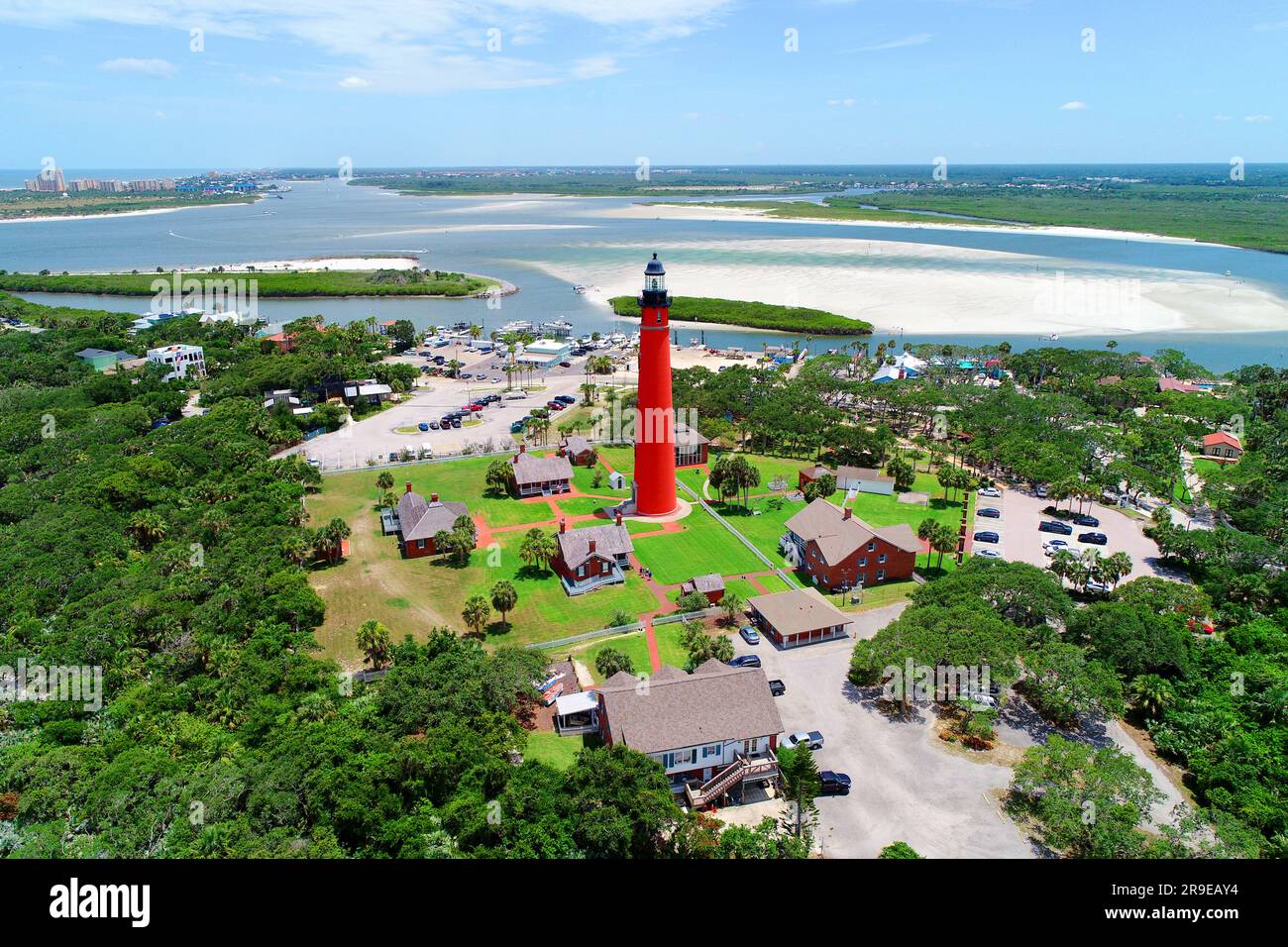 Das Ponce de Leon Inlet Light ist ein Leuchtturm und Museum am Ponce de León Inlet in Daytona, Florida. Der Leuchtturm ist ein Bauwerk wie ein Turm Stockfoto
