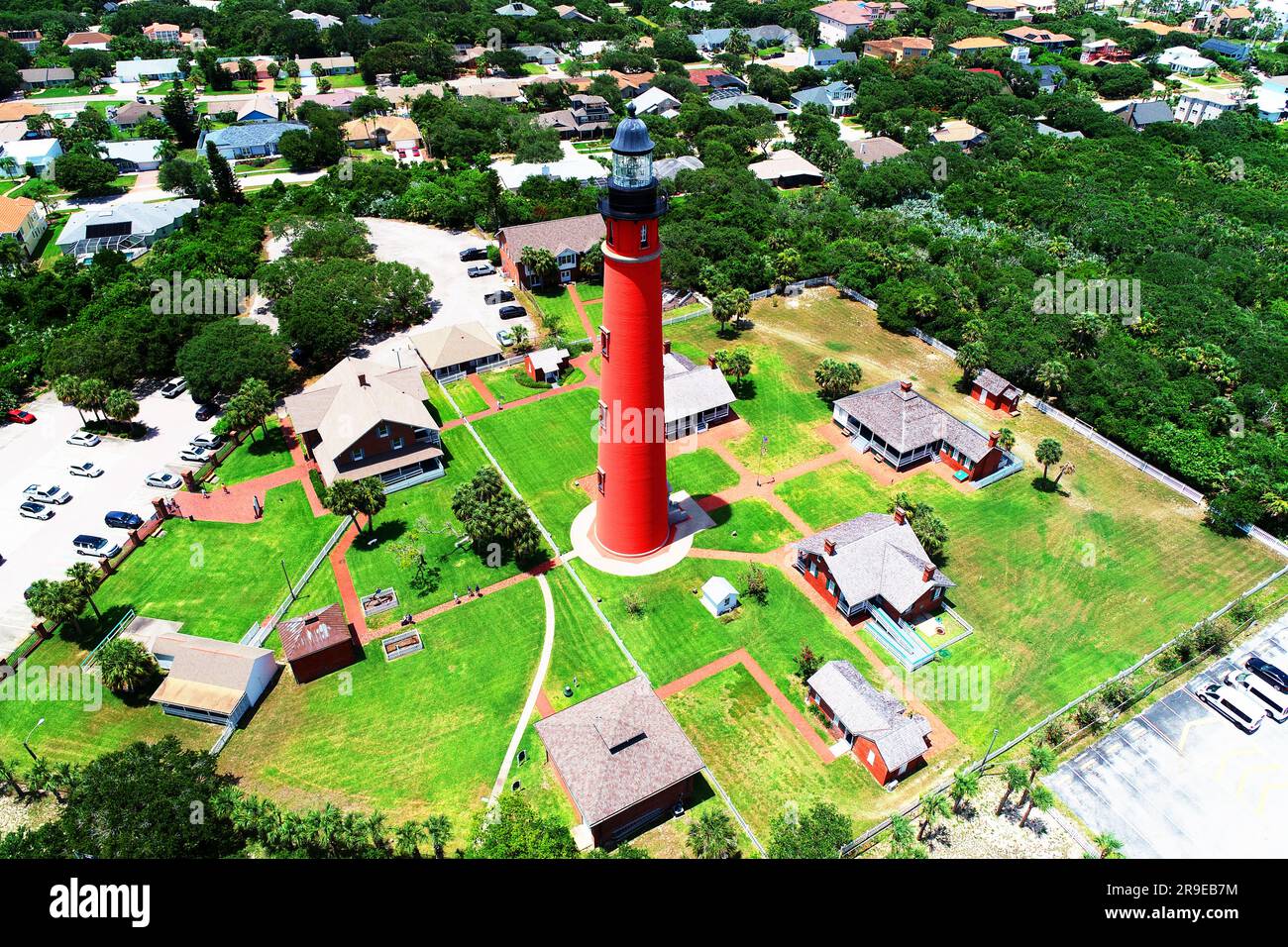 Das Ponce de Leon Inlet Light ist ein Leuchtturm und Museum am Ponce de León Inlet in Daytona, Florida. Der Leuchtturm ist ein Bauwerk wie ein Turm Stockfoto