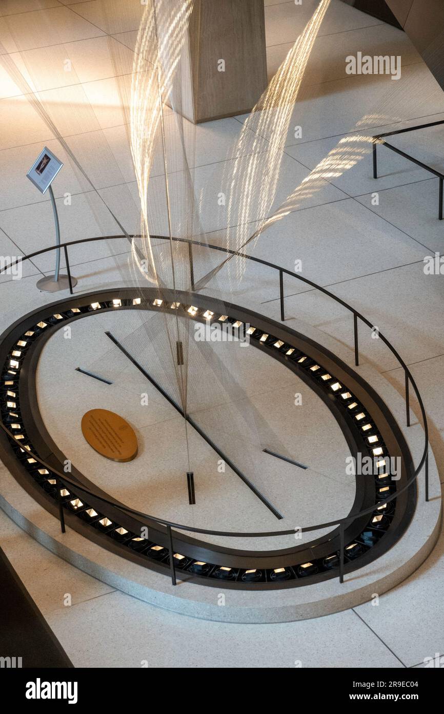 „Flight“ Wire Sculpture von Richard Lippold im ehemaligen Pan am Building, 200 Park Avenue, jetzt MetLife Building, New York City, USA 2023 Stockfoto