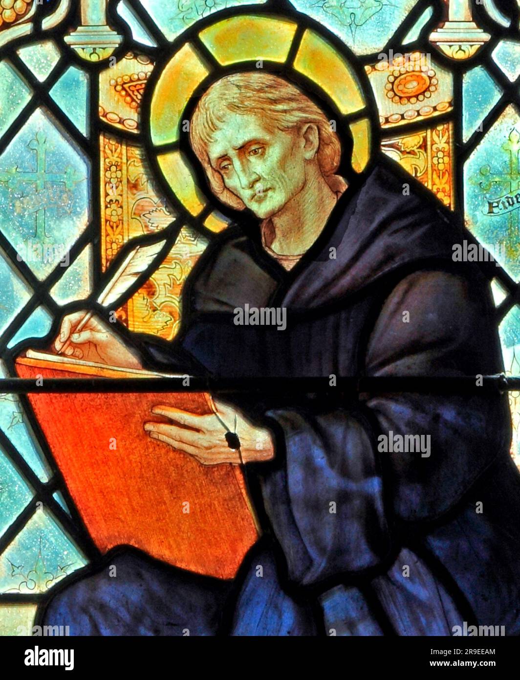 Ehrwürdige Bede, Benediktinermönch, 7. Jahrhundert, Scholar, Doktor der Kirche, Buntglas, von J Powell & Son, Blakeney Kirche, Norfolk, England Stockfoto