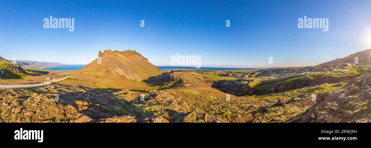 Panoramablick vom Vulkan Snaefellsjökull über die Halbinsel Snaefells auf Island im Sommer Stockfoto