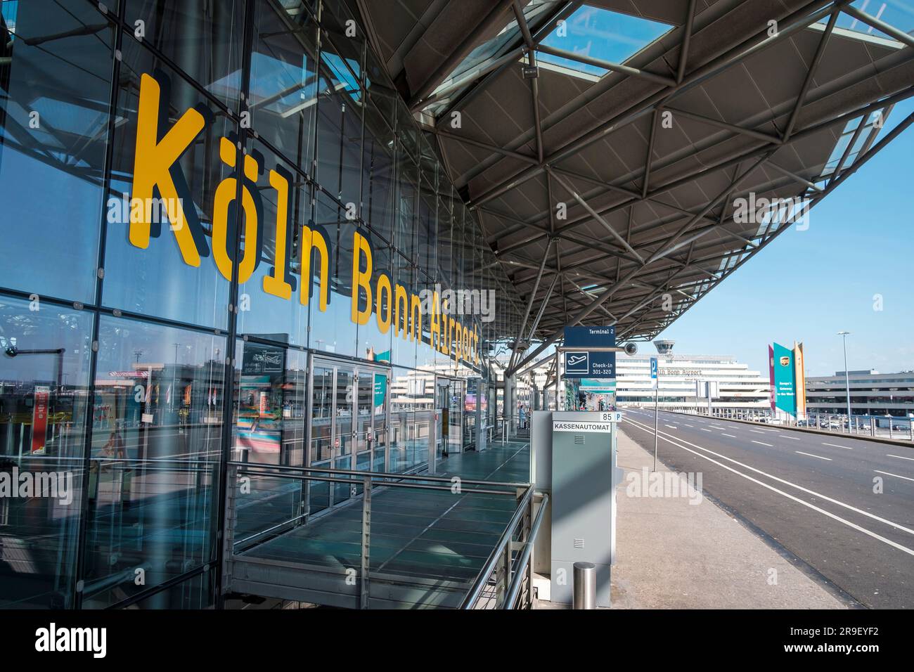 Außenansicht Terminal 2 am Flughafen Köln/Bonn, NRW, Deutschland Stockfoto