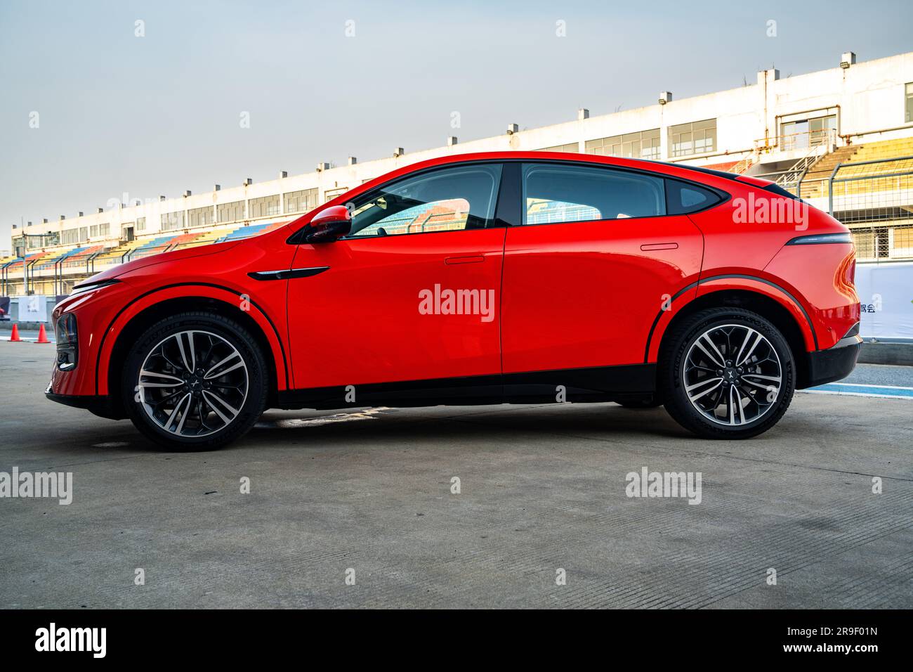 Ein XPeng G6 Performance SUV auf der Guangdong International Circuit, Zhaoqing, China. Stockfoto