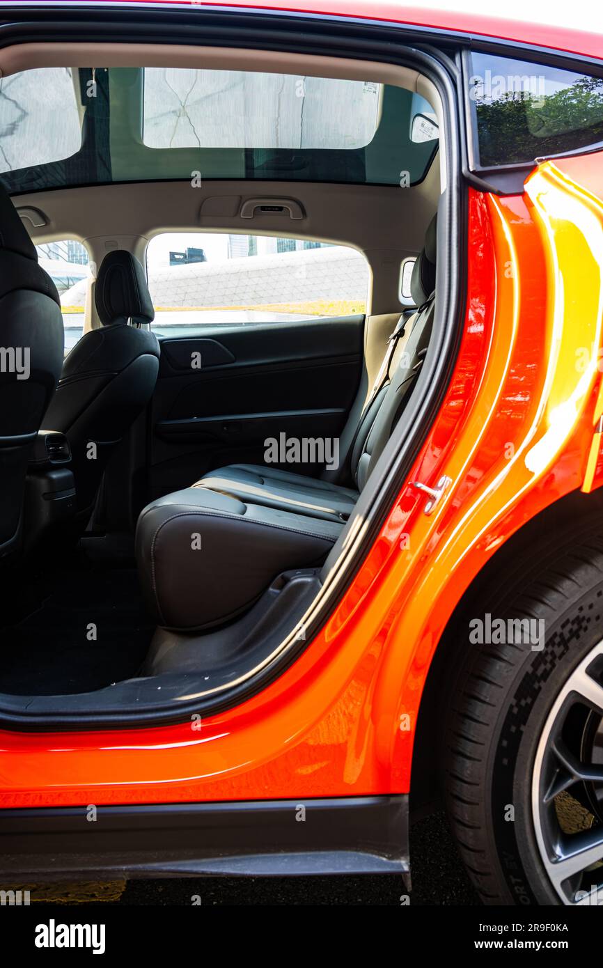 Rücksitze eines Elektroautos des XPeng G6 Performance SUV auf einer Probefahrt in Guangzhou, Provinz Guangdong, China. Stockfoto
