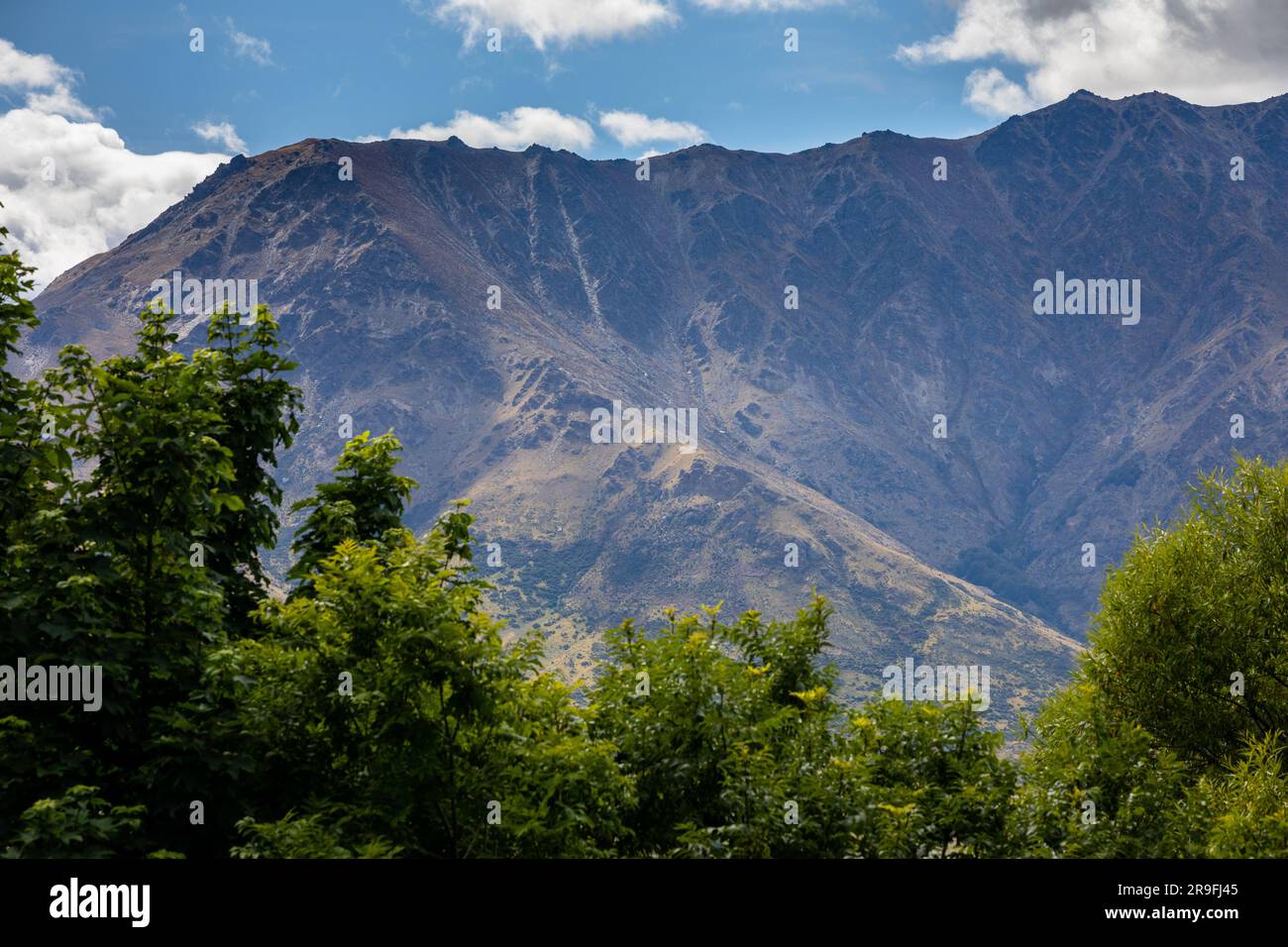 The Remarkables – Kawarau – hinter Kelvin Heights mit Blick auf Queenstown auf Neuseeland South Island. Foto: Rob Watkins Stockfoto