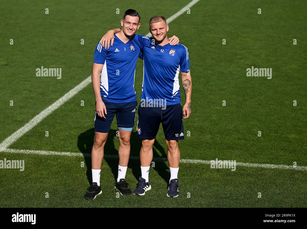 Kranj, Kroatien. 26. Juni 2023. Daniel Stuseful und Petar Bockaj von Dinamo Zagreb werden am 26. Juni 2023 während einer Dinamo Zagreb-Schulung in Kranj, Slowenien, gesehen. Foto: Matko Lukunic/PIXSELL Credit: Pixsell/Alamy Live News Stockfoto