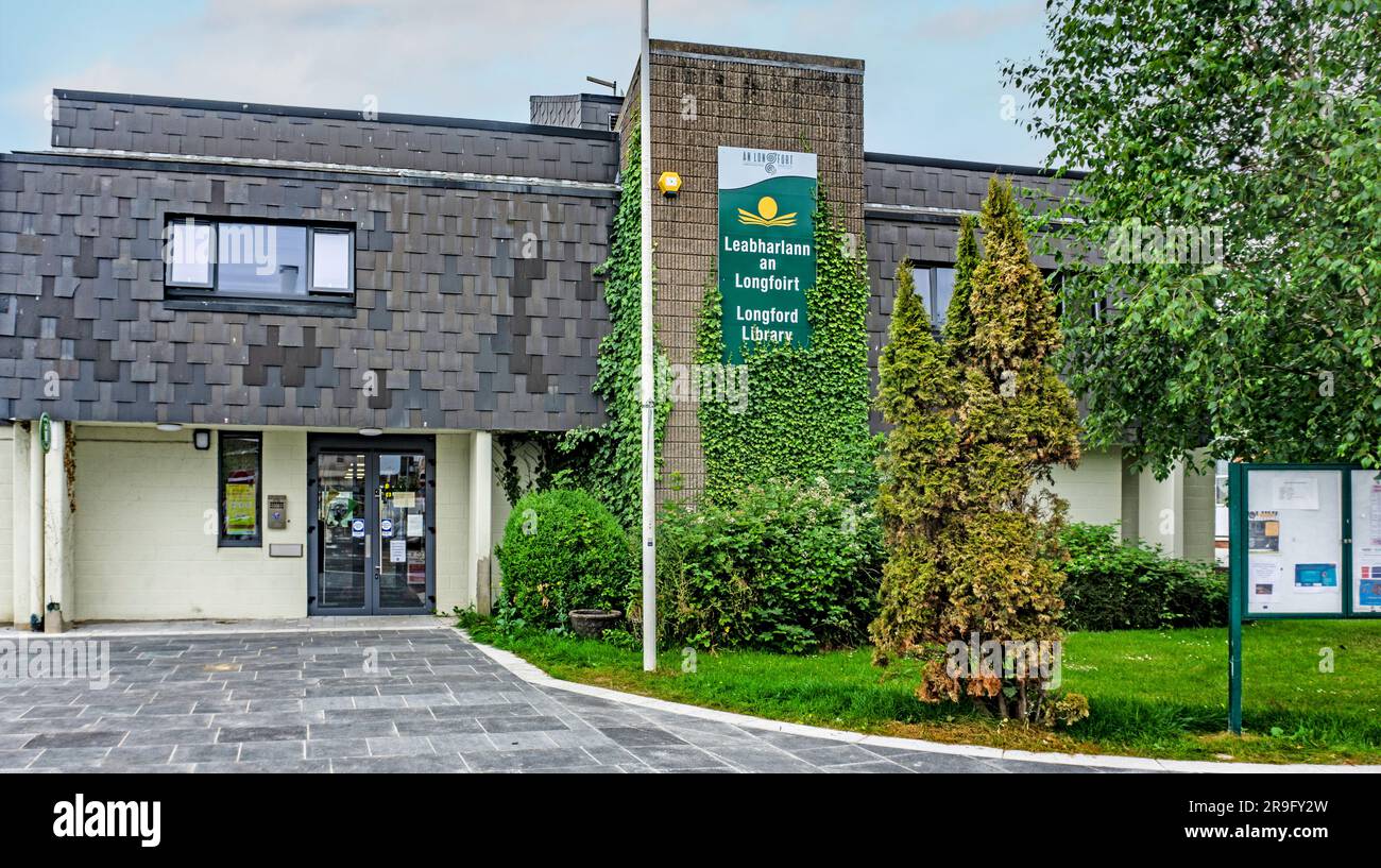 Die Longford Library befindet sich im Herzen von Longford Town und bietet Zugang zu Büchern, Zeitungen, lebenslangem Lernen, lokalen Studien und Online-Services Stockfoto