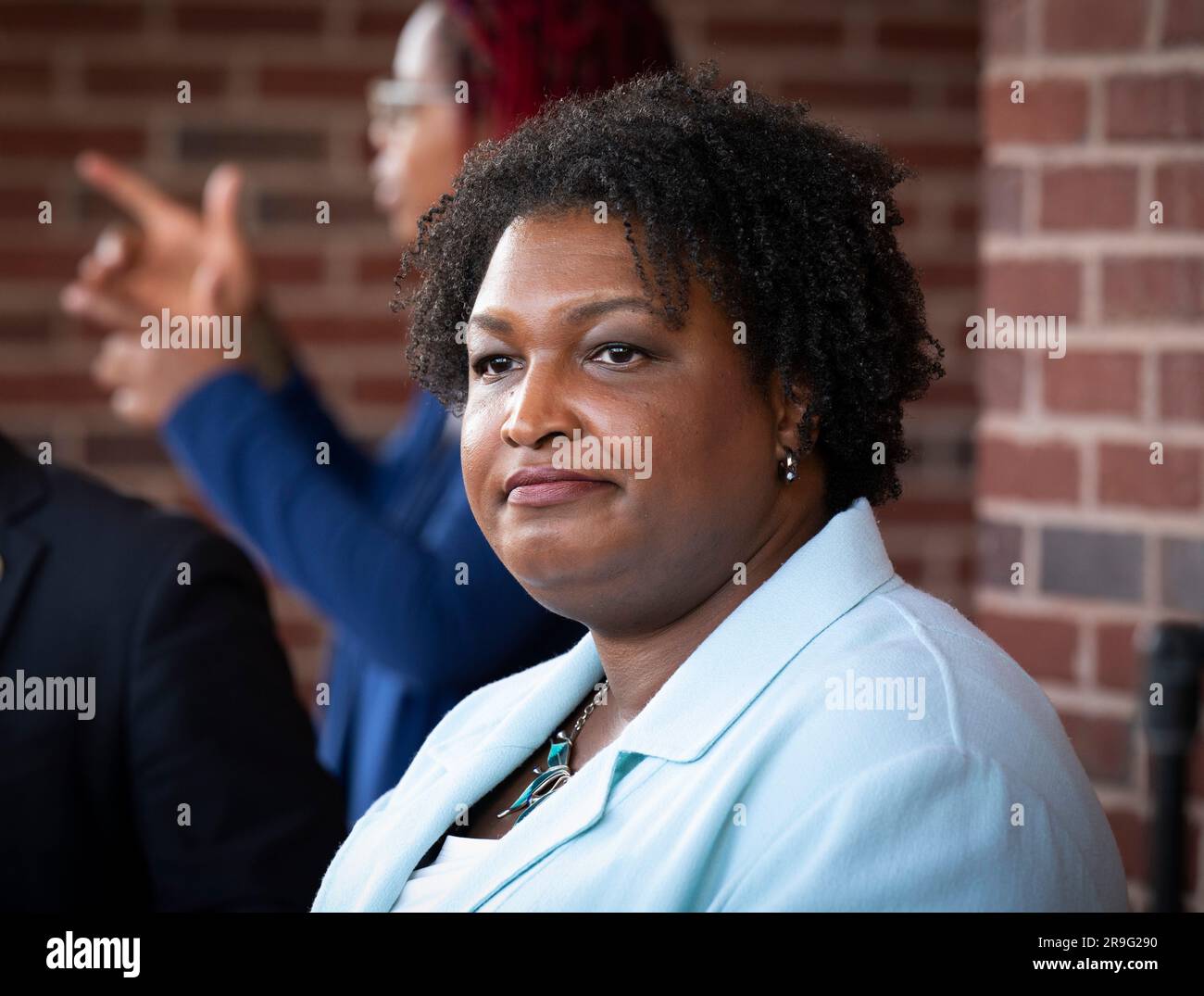 Duluth, Georgia, USA. 2. Okt. 2022. STACEY ABRAMS, demokratischer Kandidat für den Gouverneur Georgiens, beantwortet Fragen auf einem Rathaustreffen in Duluth, Georgia, einer Gemeinde mit einer großen asiatischen Bevölkerung. Kredit: Robin Rayne/ZUMA Wire/Alamy Live News Stockfoto