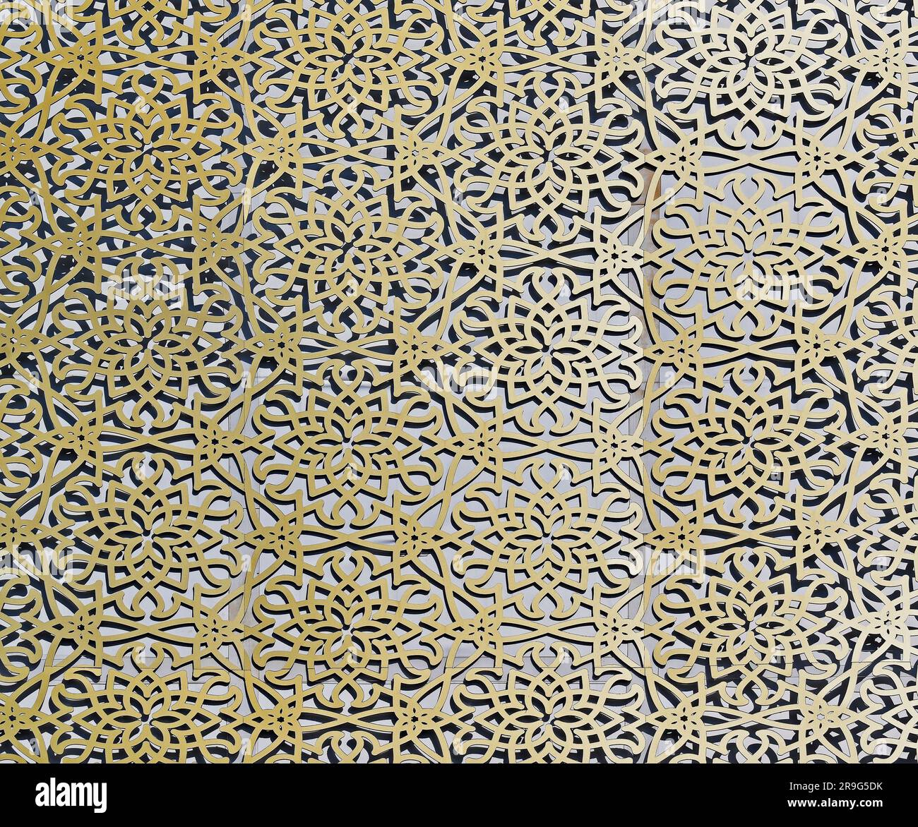 Dekoratives arabisches Muster an der Wand Stockfoto