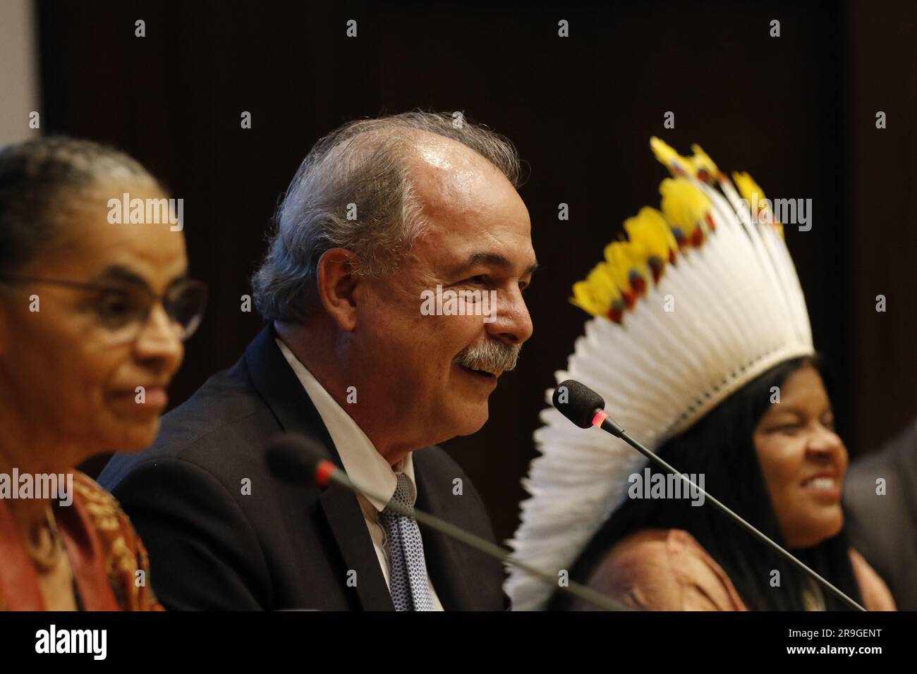 Portrait von Marina Silva, Umweltministerin, Aloízio Mercadante, Präsidentin von BNDES, und Sonia Guajajara, minister für indigene Völker Stockfoto